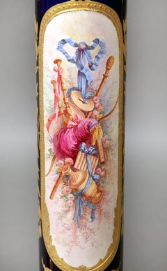 Paar Porzellansockel im Sèvres-Stil mit vergoldeter Bronze aus dem späten 19