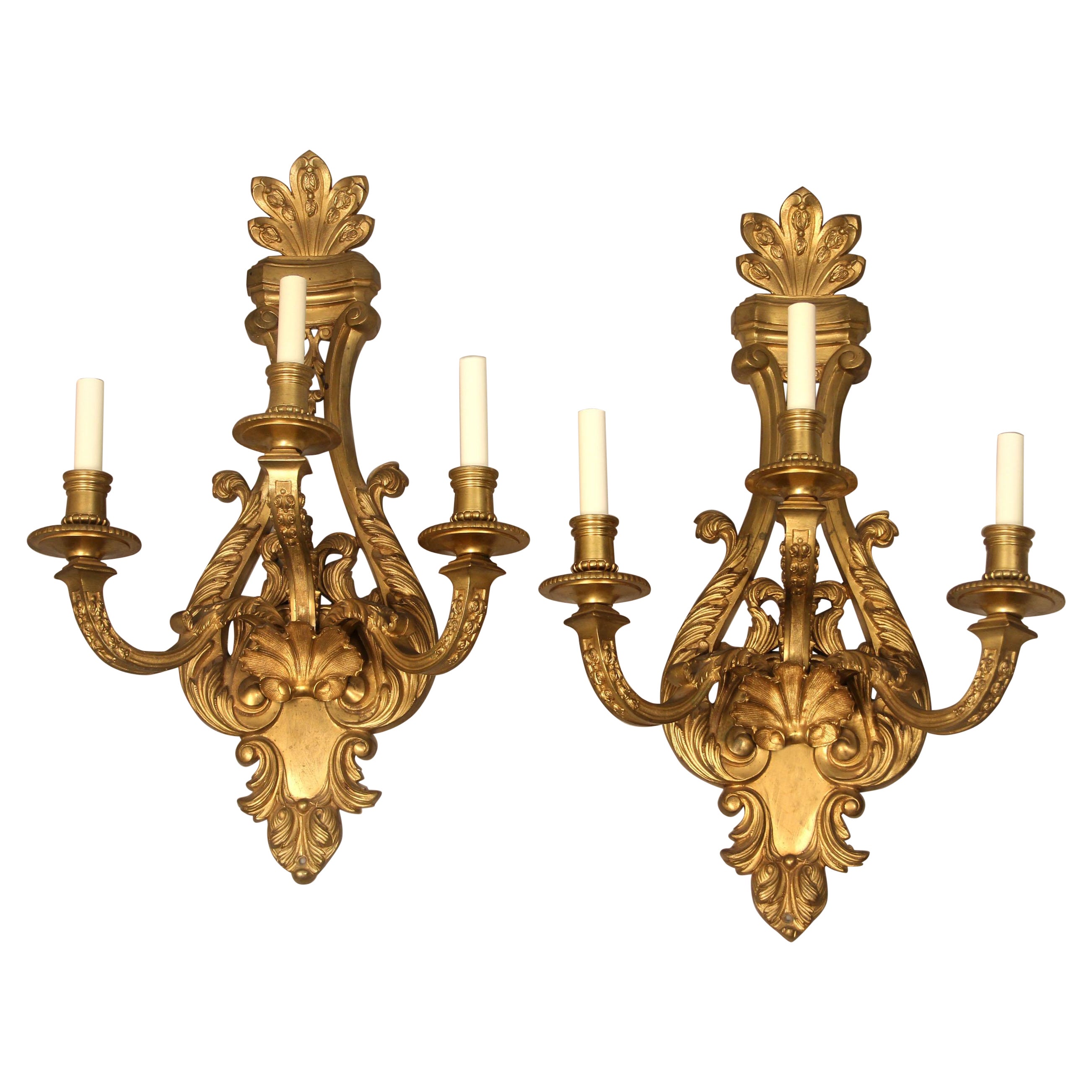 Coppia di lampade a tre luci in bronzo dorato del tardo XIX secolo