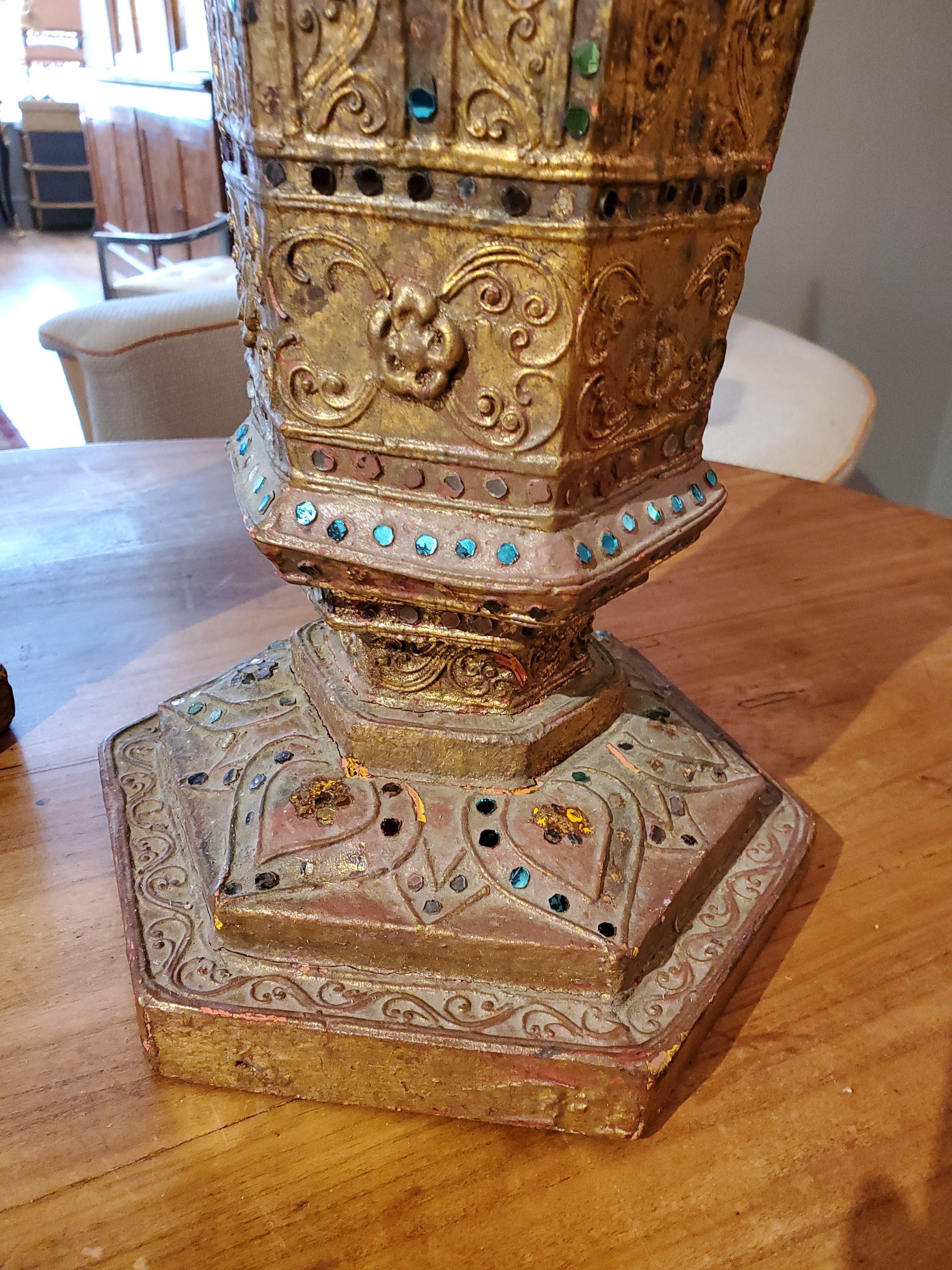Pair of Late 19th Century Gold Gilt Hexagonal Decorative Thai Urns In Good Condition For Sale In Middleburg, VA