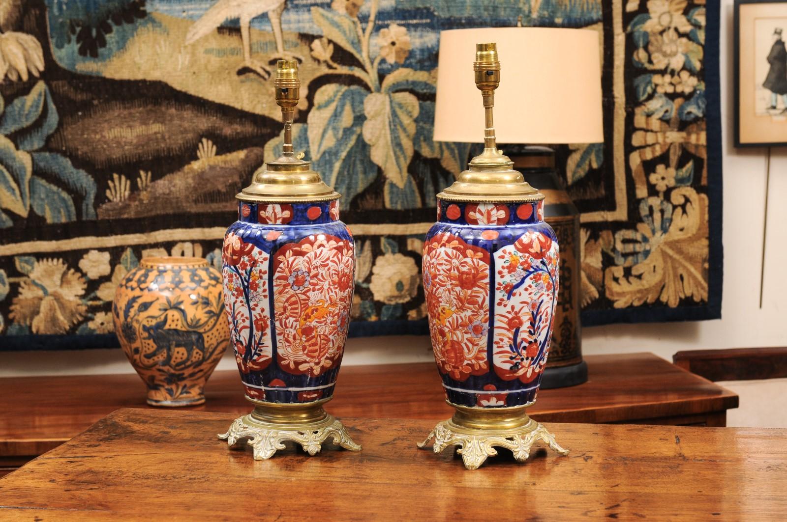 Paar Vasen aus Imari Porcelain des späten 19. Jahrhunderts, als Lampen im Angebot 7