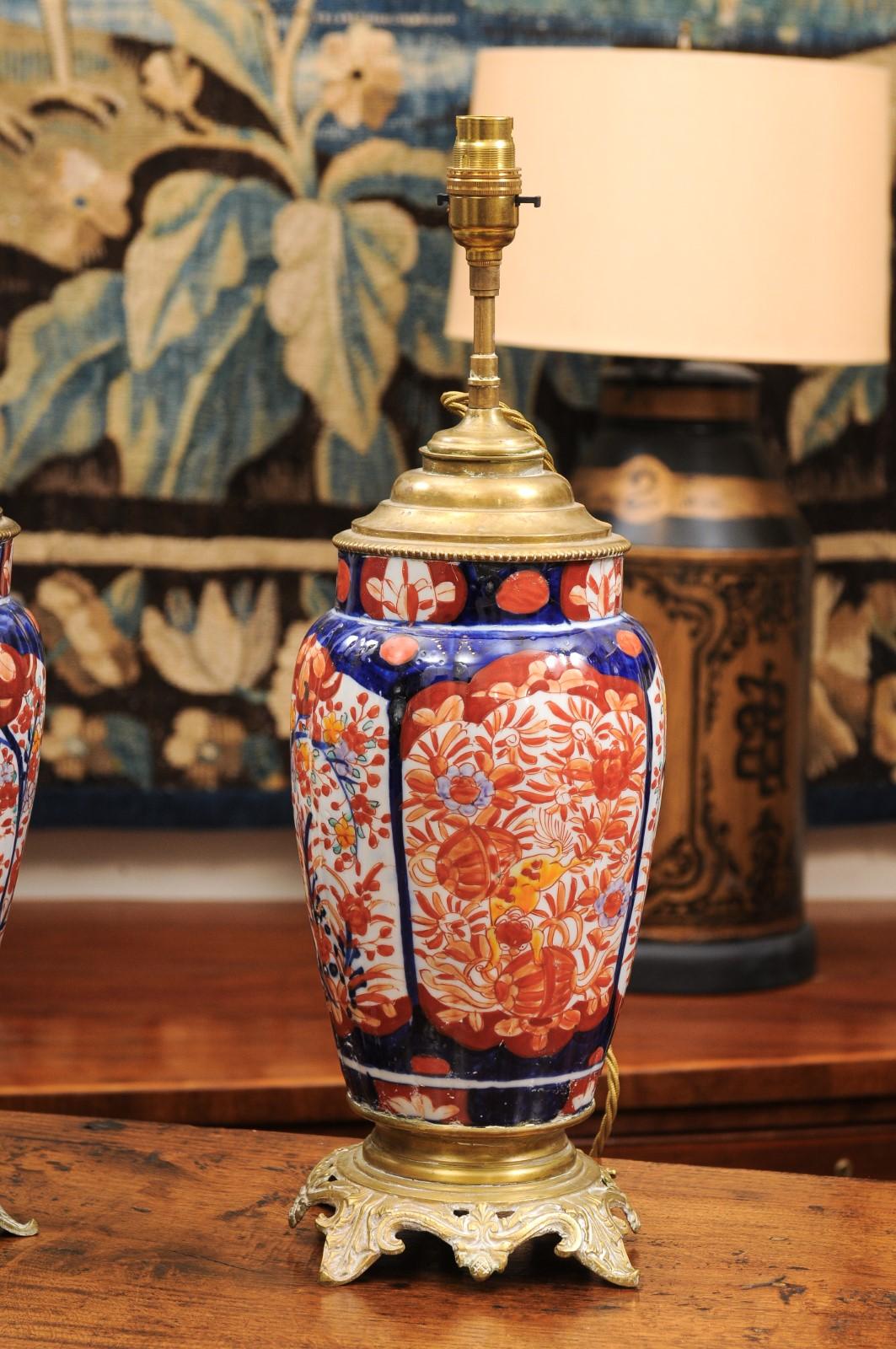 Paar Vasen aus Imari Porcelain des späten 19. Jahrhunderts, als Lampen im Angebot 1