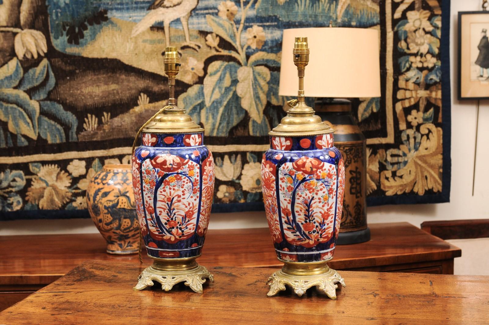 Paar Vasen aus Imari Porcelain des späten 19. Jahrhunderts, als Lampen im Angebot 4