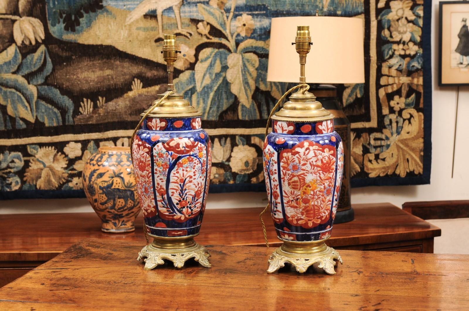 Paar Vasen aus Imari Porcelain des späten 19. Jahrhunderts, als Lampen im Angebot 5