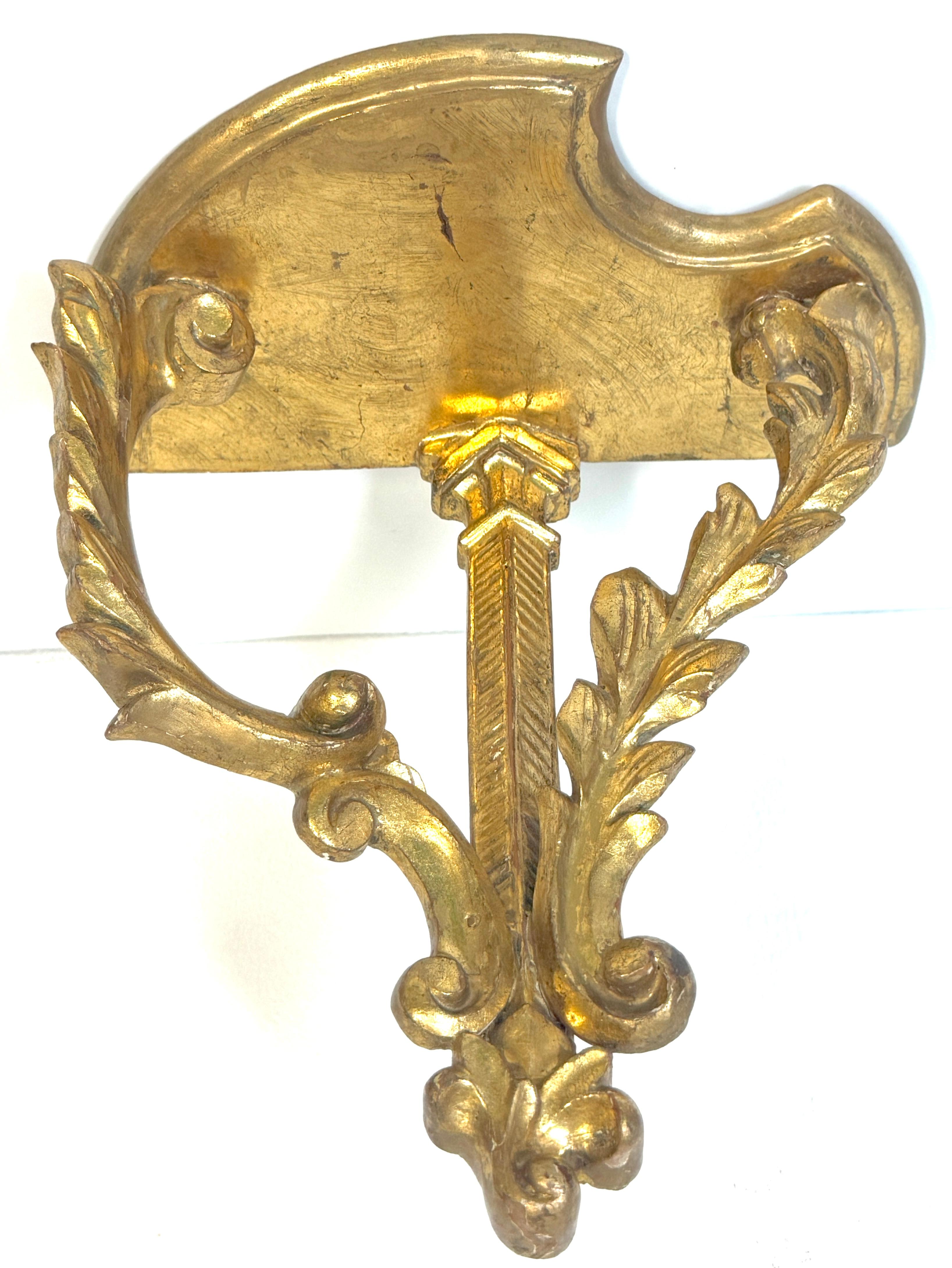 Pair of Late 19th Century Italian Carved Giltwood Neoclassical Wall Brackets For Sale 5