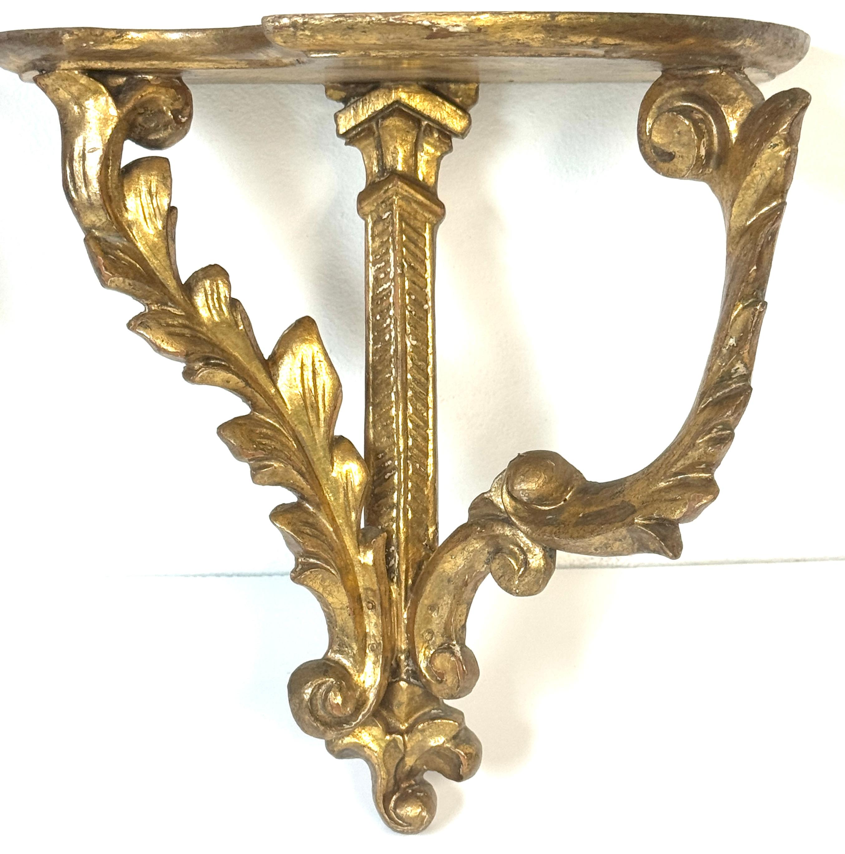 Neoclassical Revival Pair of Late 19th Century Italian Carved Giltwood Neoclassical Wall Brackets For Sale