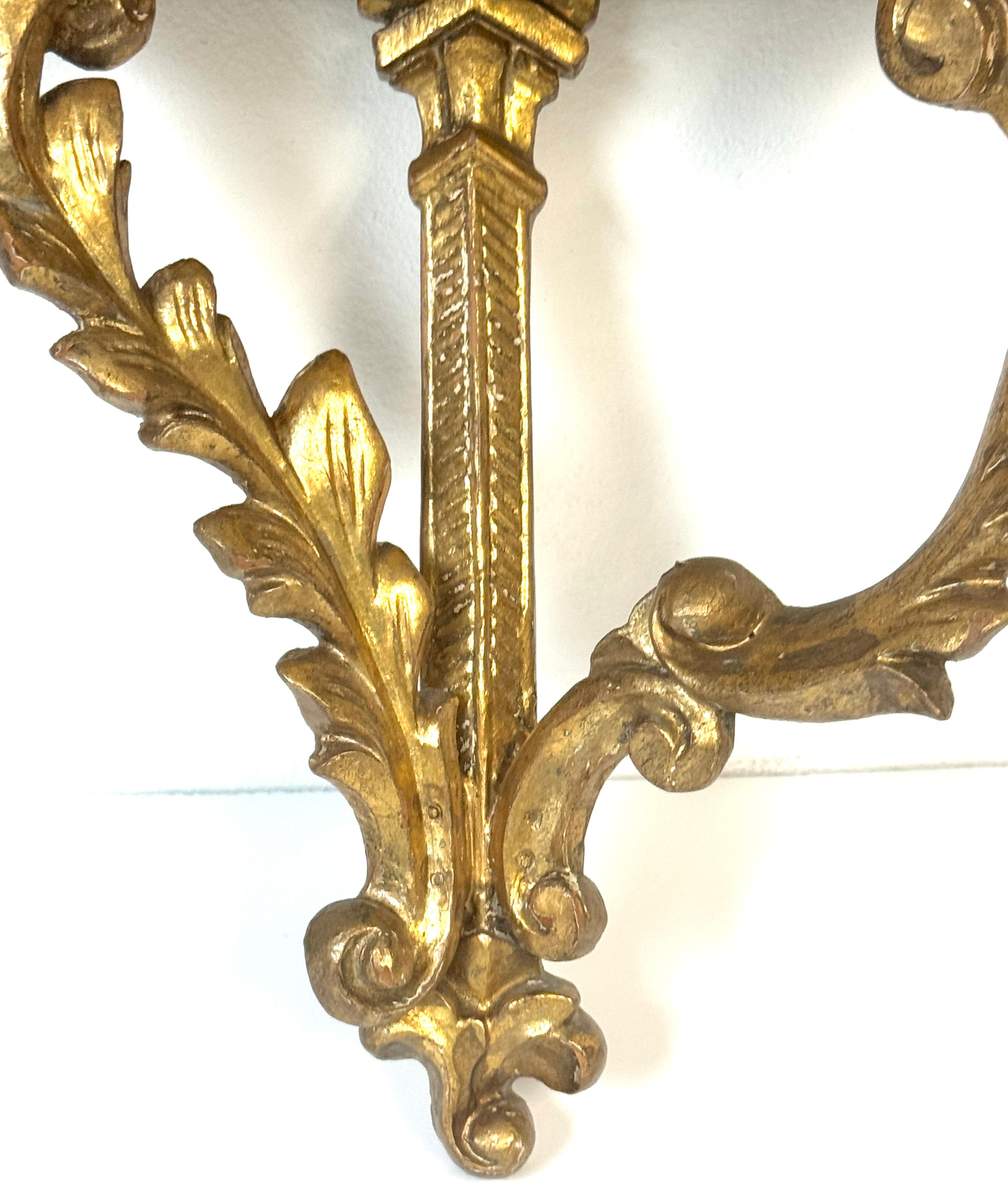 Pair of Late 19th Century Italian Carved Giltwood Neoclassical Wall Brackets For Sale 1