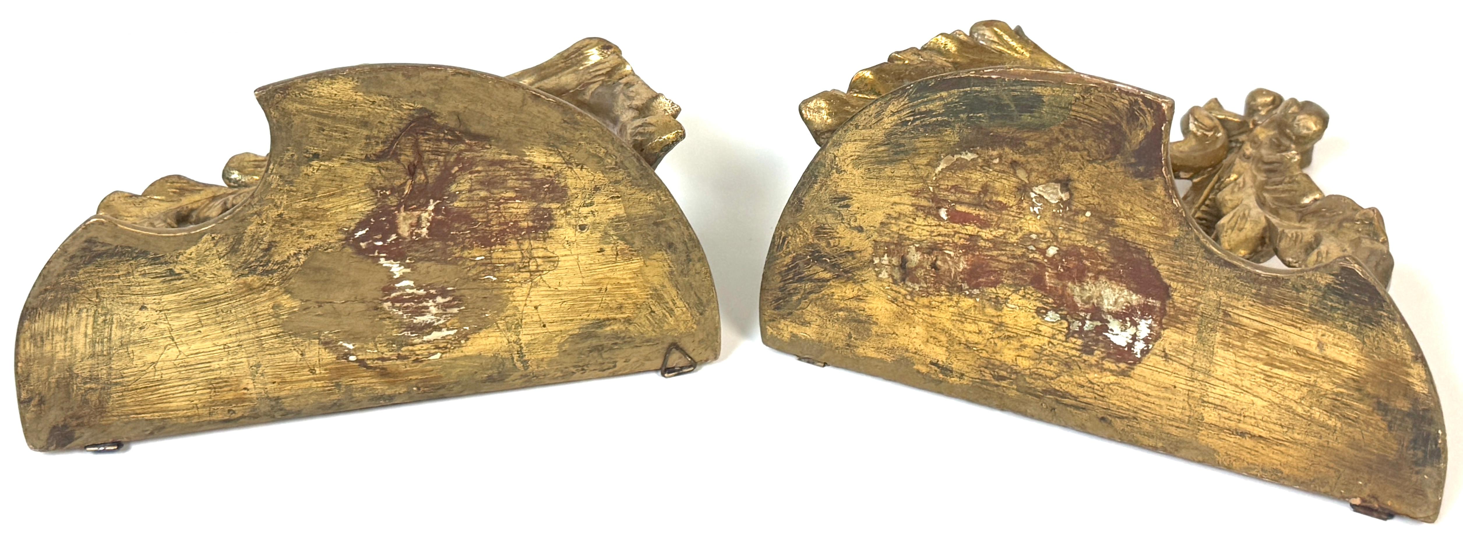 Pair of Late 19th Century Italian Carved Giltwood Neoclassical Wall Brackets For Sale 2