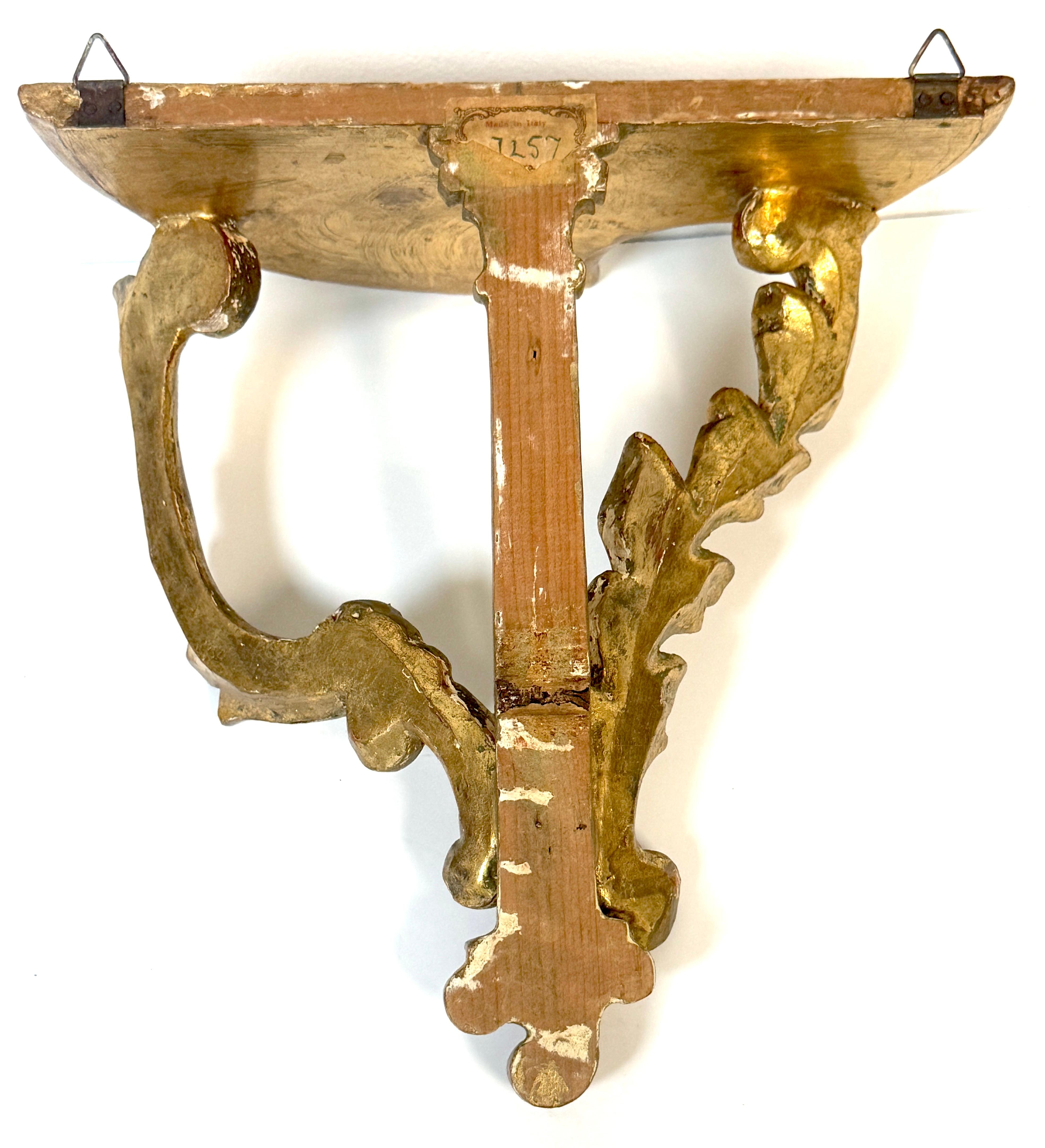 Pair of Late 19th Century Italian Carved Giltwood Neoclassical Wall Brackets For Sale 3