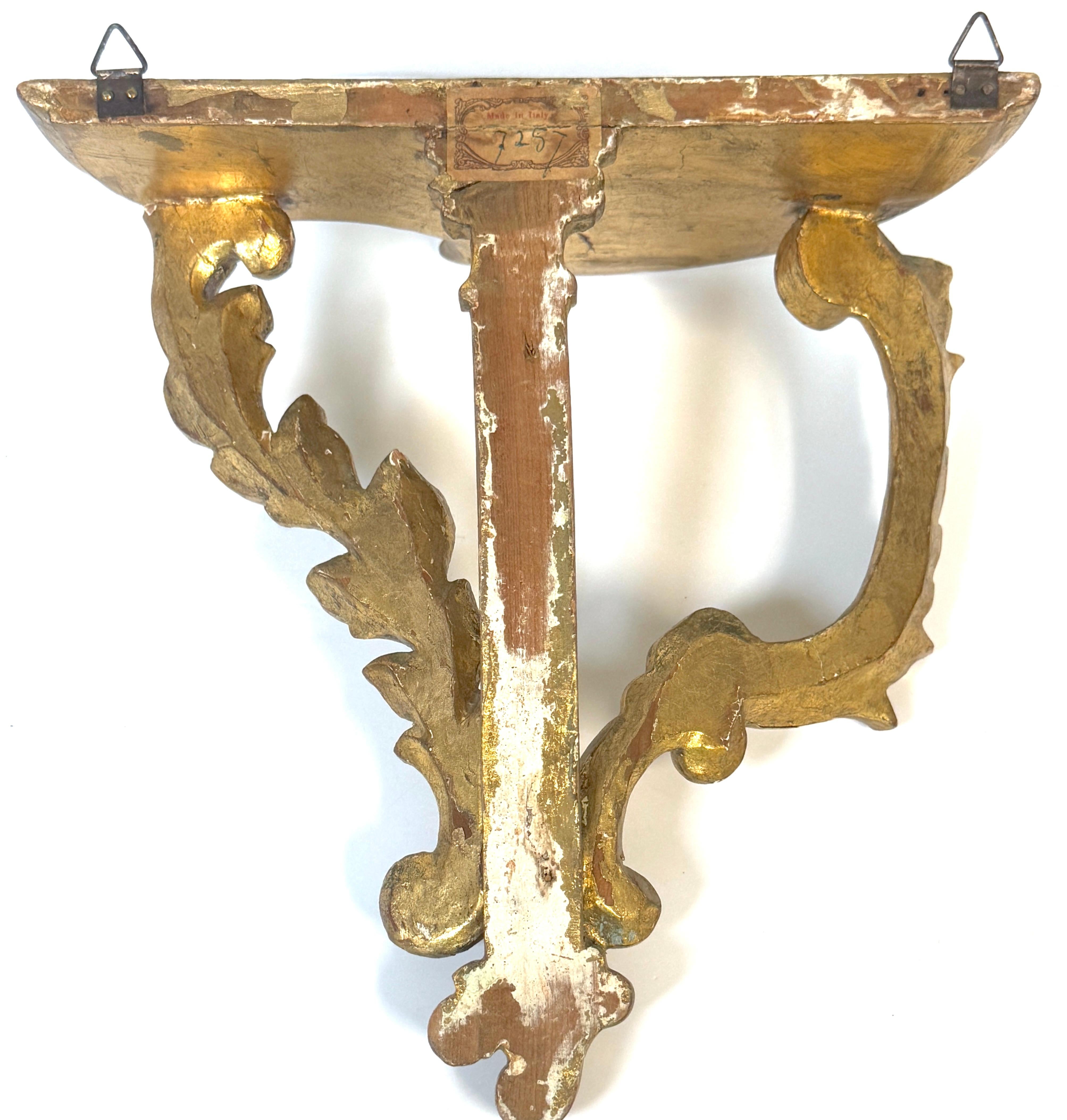 Pair of Late 19th Century Italian Carved Giltwood Neoclassical Wall Brackets For Sale 4