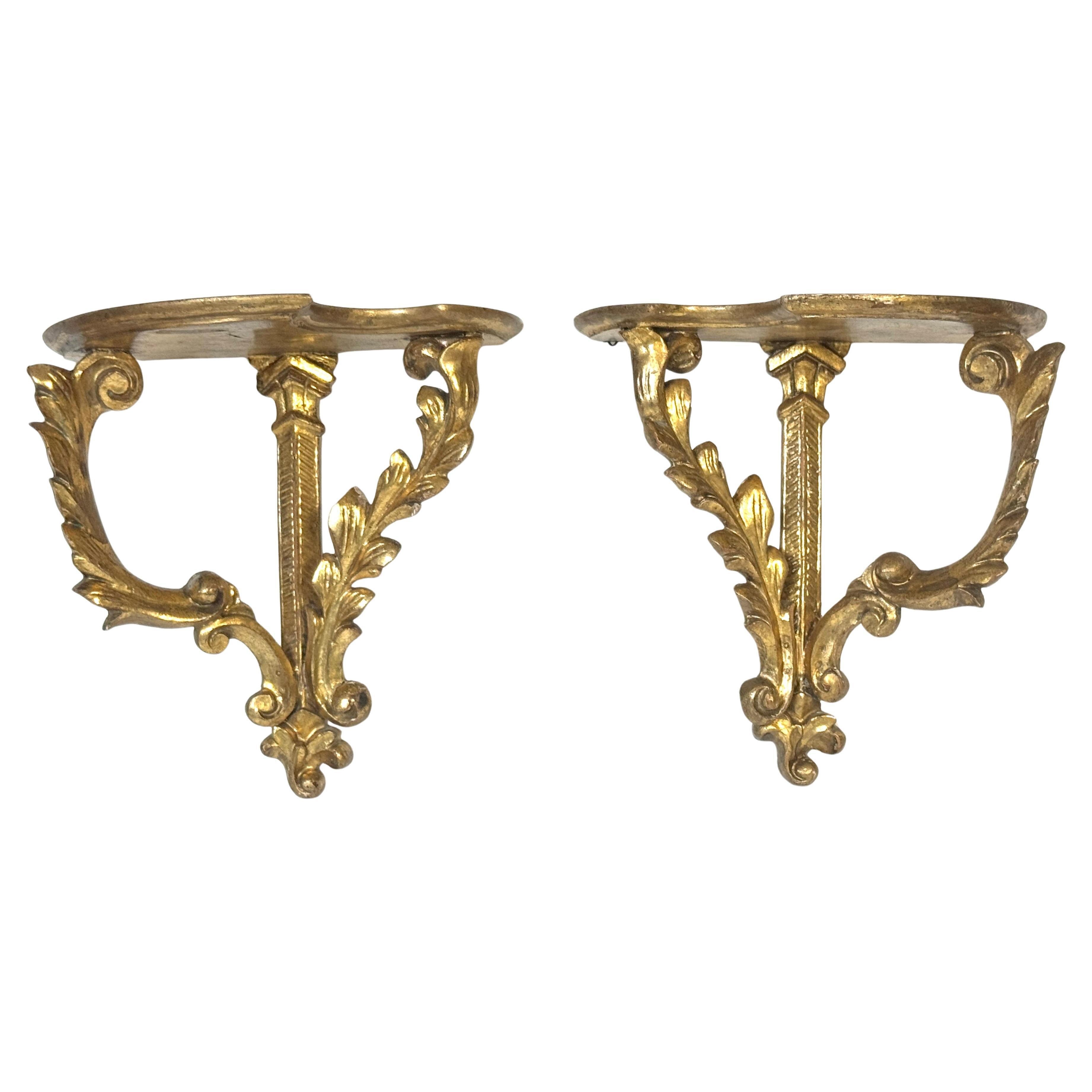 Pair of Late 19th Century Italian Carved Giltwood Neoclassical Wall Brackets For Sale
