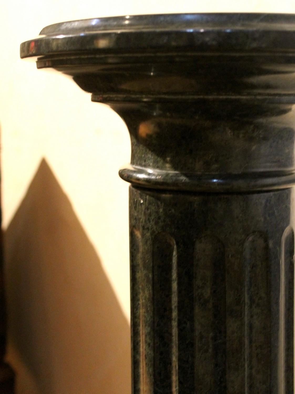 19th Century Italian Neoclassical Green Serpentine Marble Pedestal Fluted Column Rotating Top