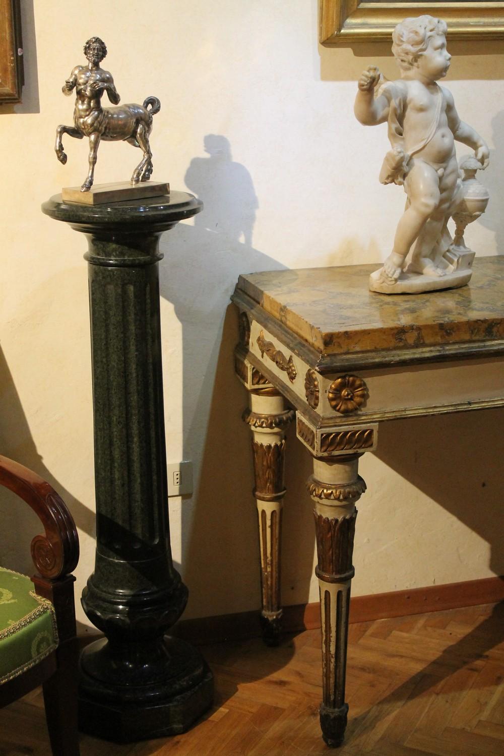 Italian Neoclassical Green Serpentine Marble Pedestal Fluted Column Rotating Top 2