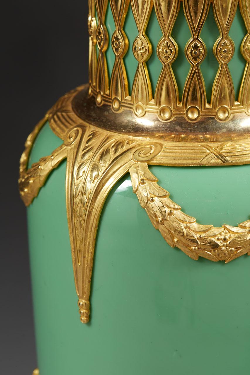 Pair of Late 19th Century Jade Green Opaline and Gilded Brass Vases In Good Condition For Sale In Paris, FR