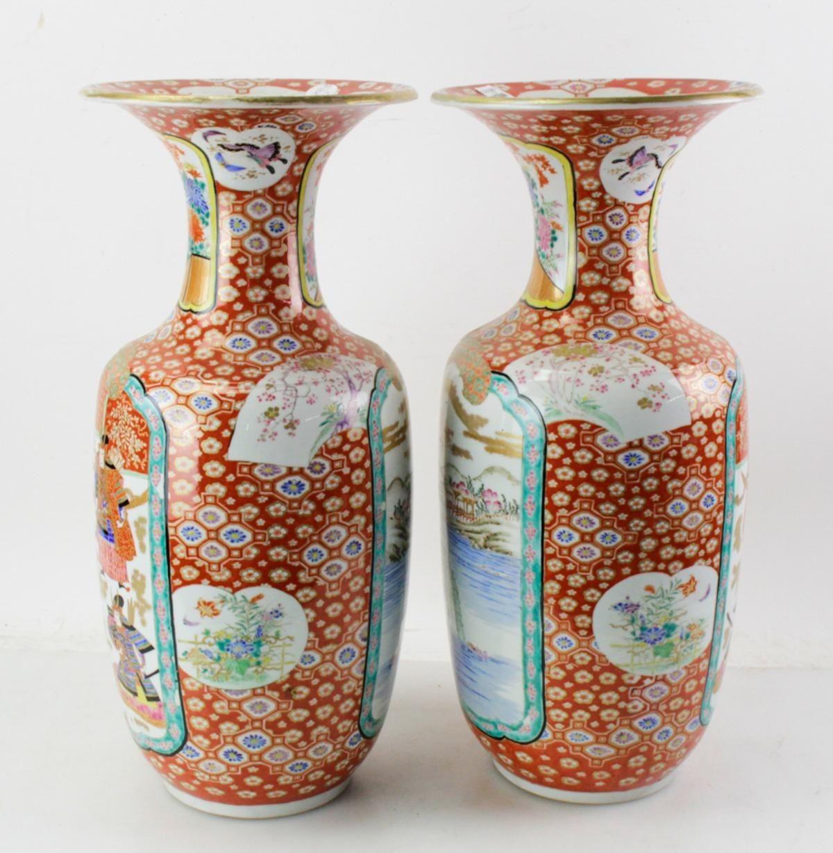 Paire de vases en porcelaine japonaise de la fin du XIXe siècle Bon état - En vente à Los Angeles, CA