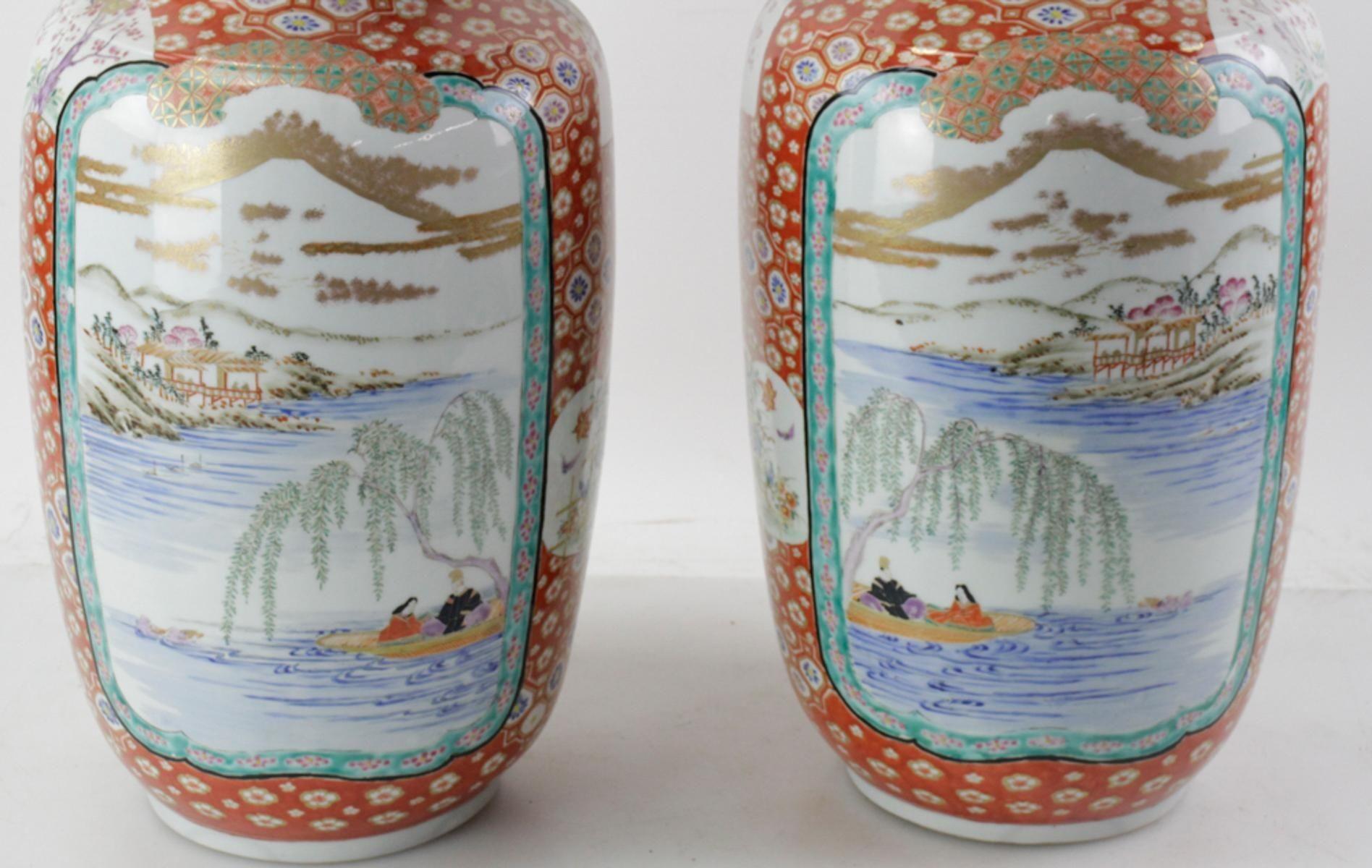 Paire de vases en porcelaine japonaise de la fin du XIXe siècle en vente 4