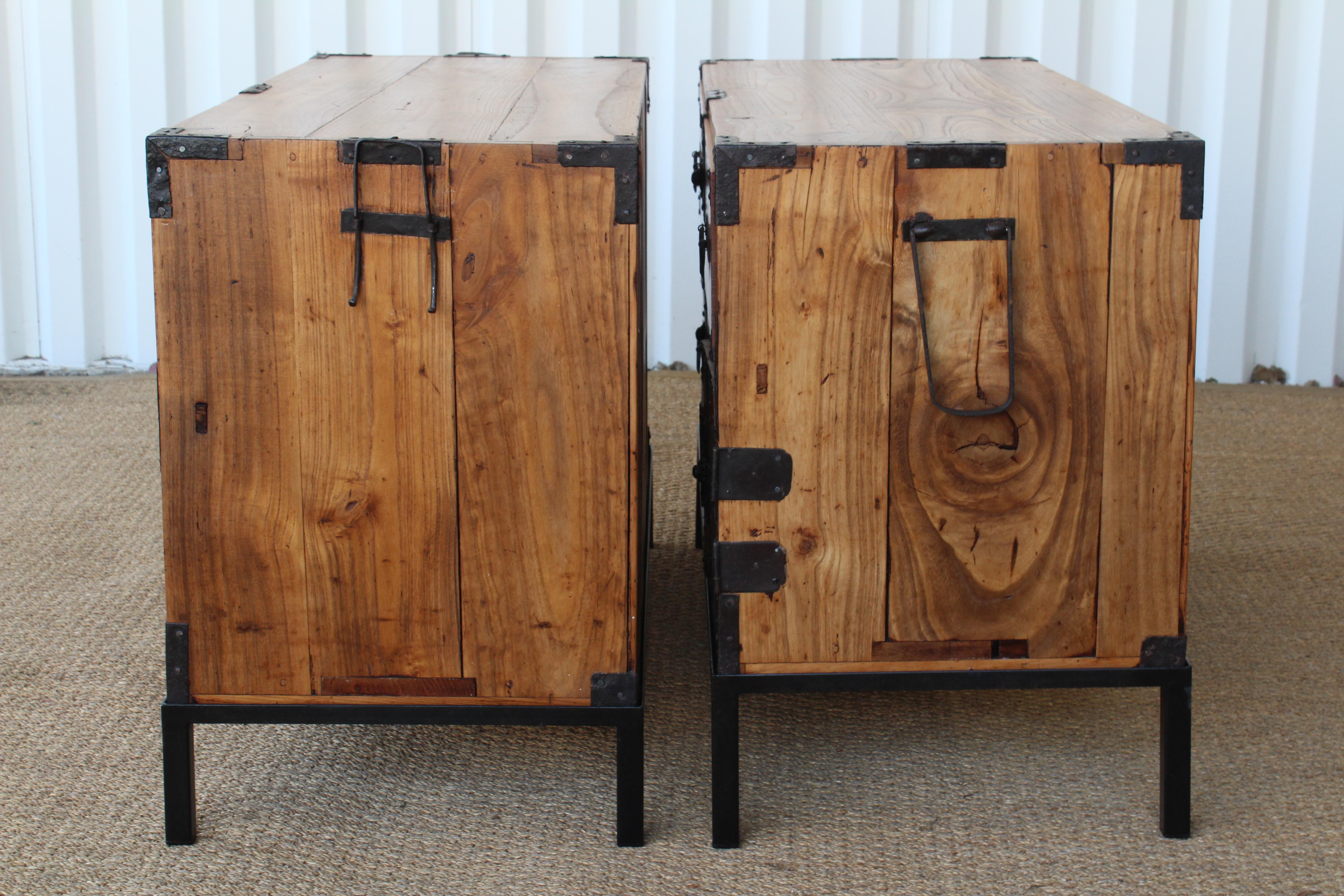 Pair of Late 19th Century Japanese Tansu Chests In Good Condition In Los Angeles, CA