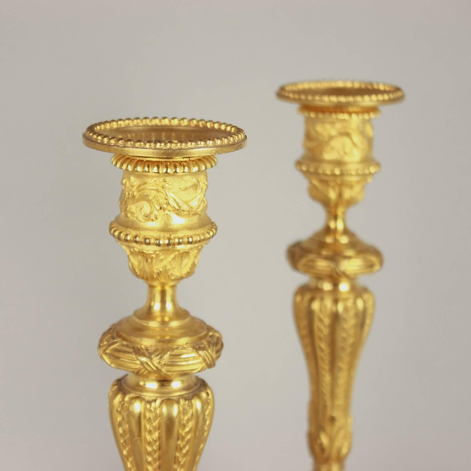 Pair of Late 19th Century Louis XVI Style Gilt-Bonze Candlesticks (Französisch)