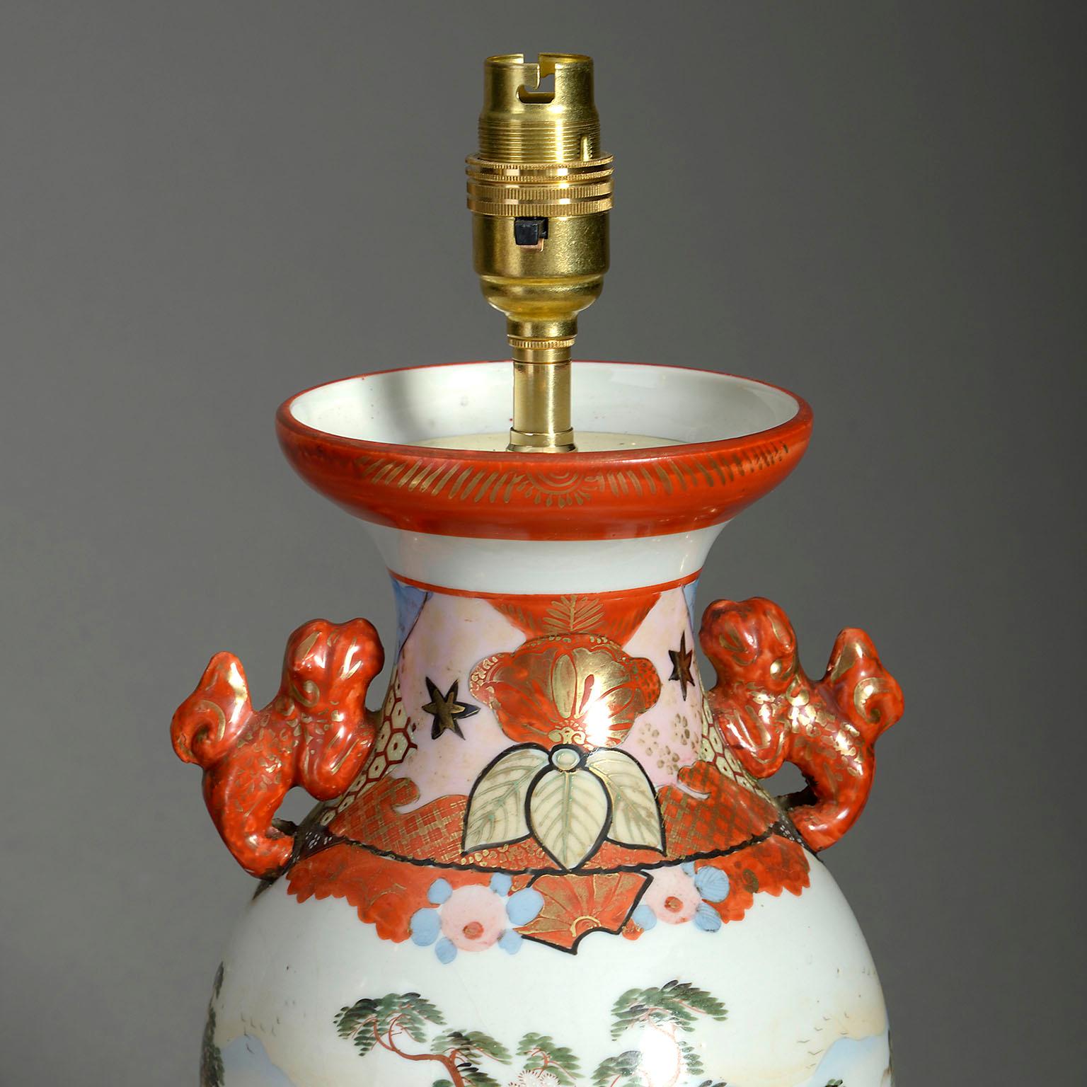 Paar Satsuma-Porzellanvasenlampen aus der Meiji-Periode des späten 19. Jahrhunderts (Japanisch) im Angebot