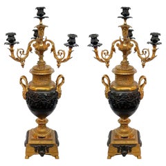 Paire de candélabres Napoléon III en bronze patiné et doré de la fin du XIXe siècle