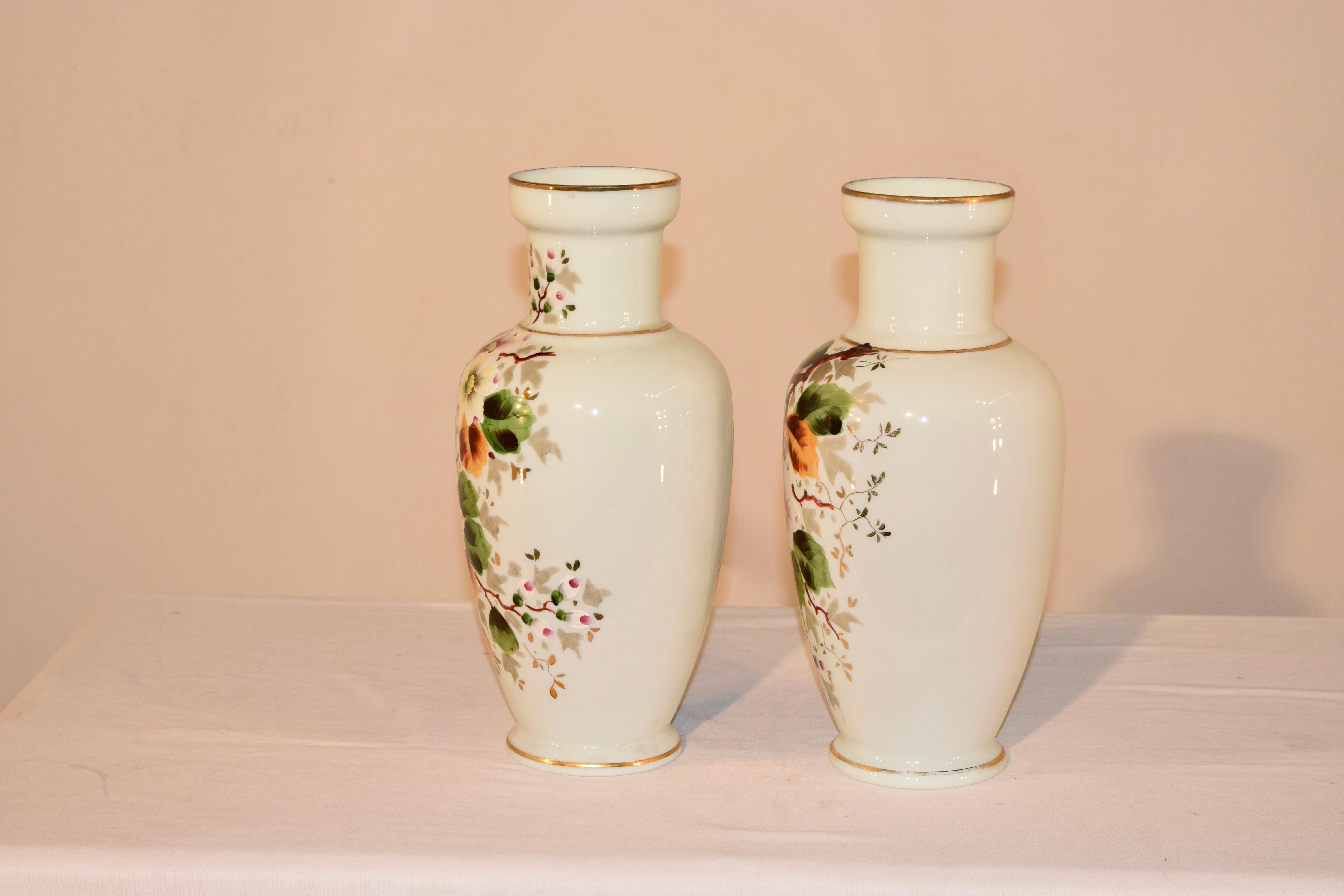 Hand-Painted Pair of Late 19th Century Opaline Glass Vases For Sale