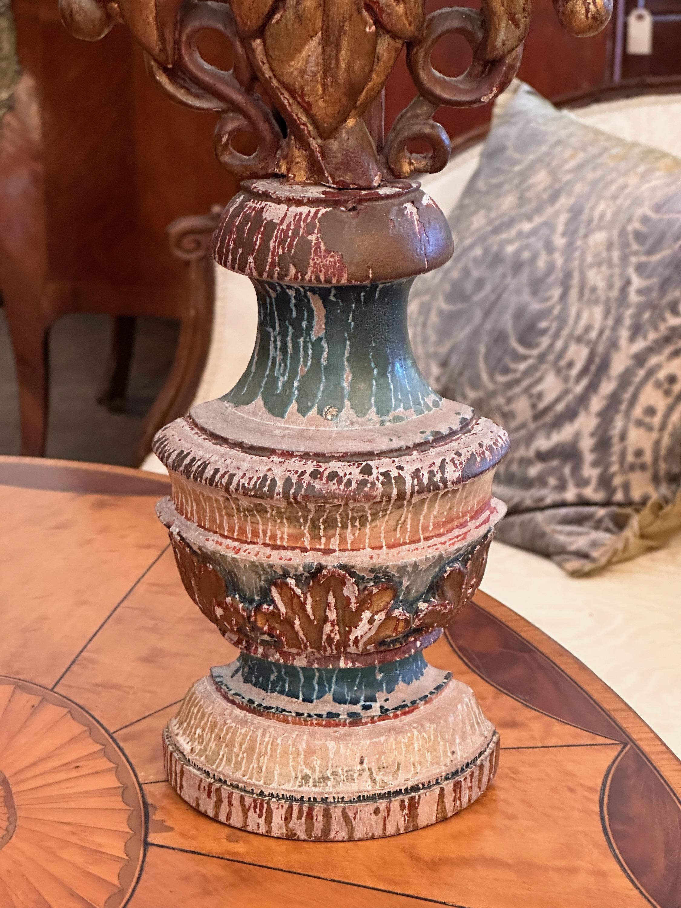 XIXe siècle Paire d'urnes polychromes à fruits de la fin du 19e siècle en vente