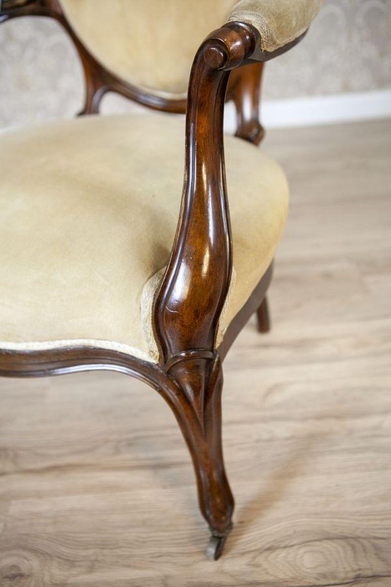 Pair of Late-19th Century Walnut Armchairs in Beige Upholstery For Sale 6