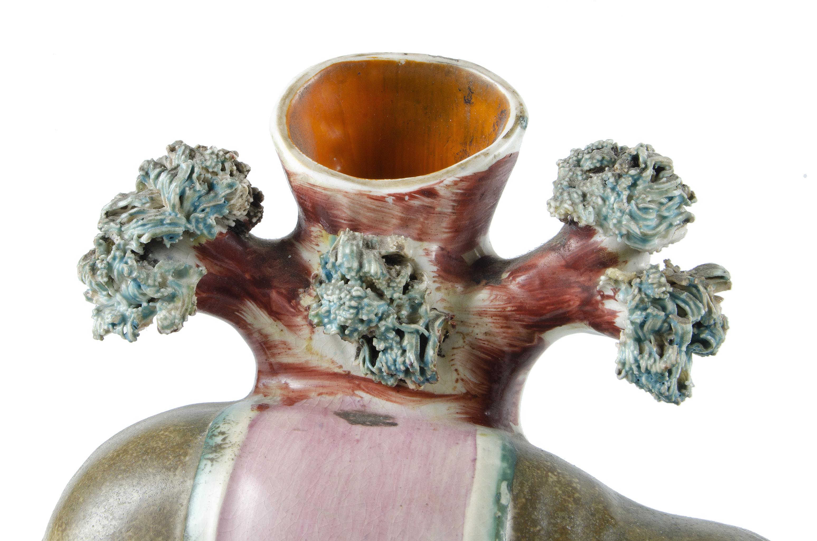XIXe siècle Paire de sculptures d'éléphants/vases à bec en Staffordshire de la fin du 19e siècle, Angleterre en vente