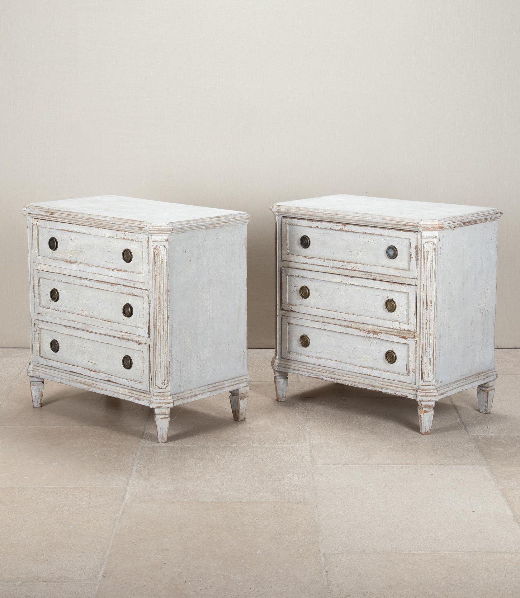 Gustaviano Coppia di commodes svedesi della fine del XIX secolo in stile gustaviano in vendita