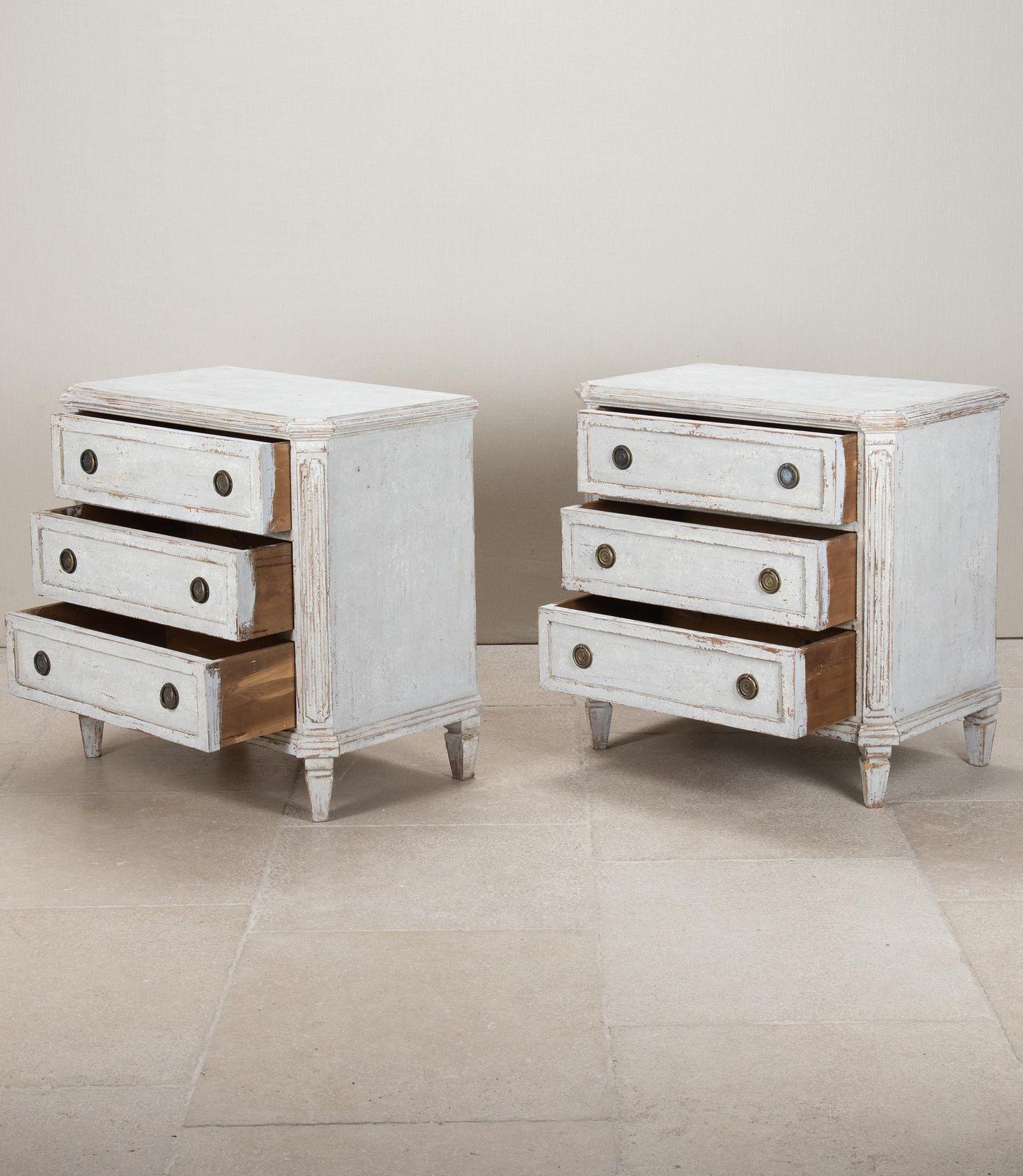 Coppia di commodes svedesi della fine del XIX secolo in stile gustaviano In condizioni buone in vendita a Gloucestershire, GB