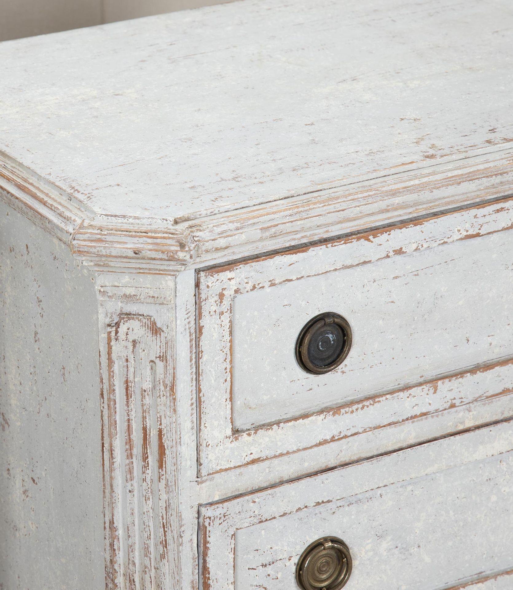 Pino Coppia di commodes svedesi della fine del XIX secolo in stile gustaviano in vendita