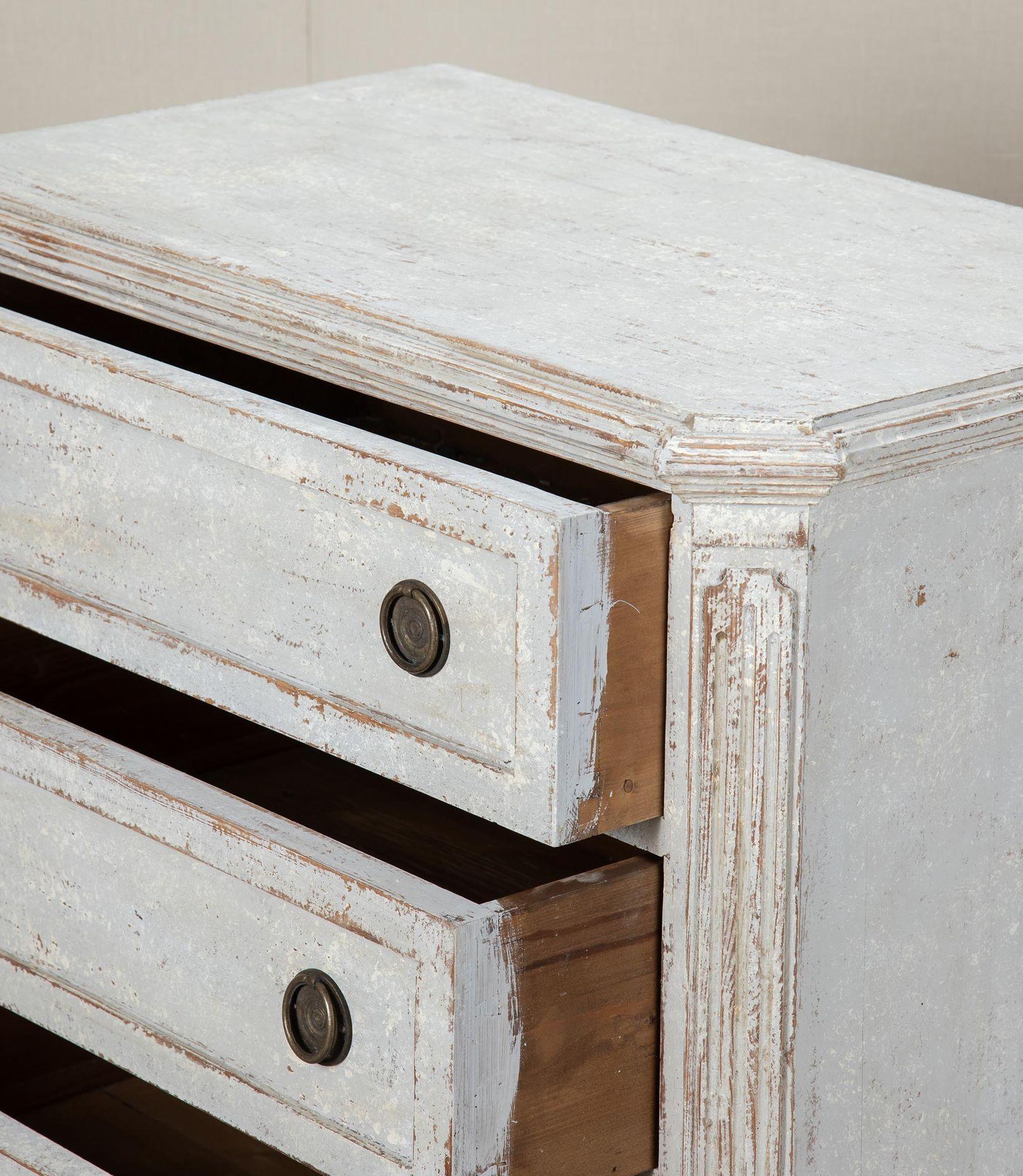 Coppia di commodes svedesi della fine del XIX secolo in stile gustaviano in vendita 1