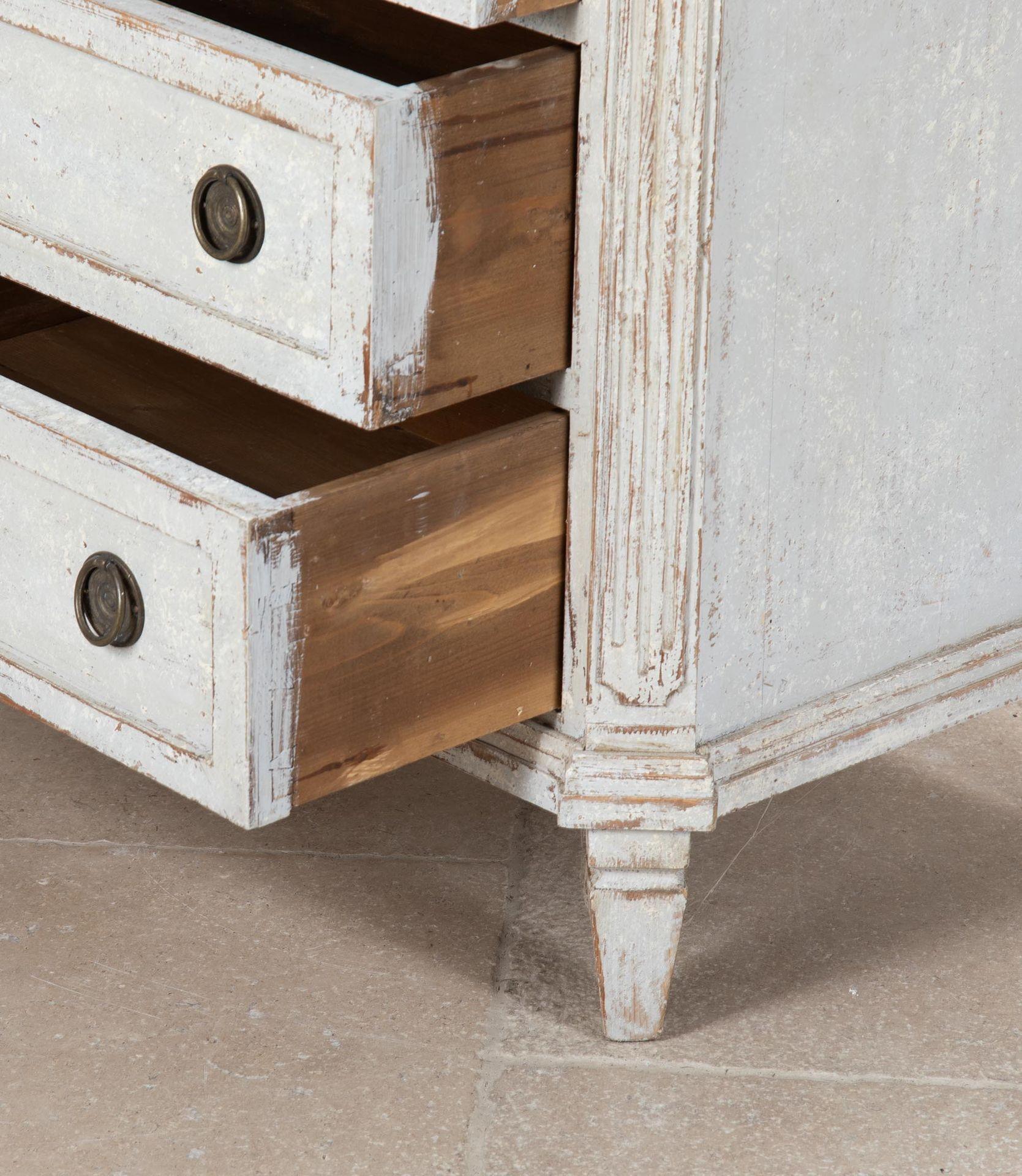 Coppia di commodes svedesi della fine del XIX secolo in stile gustaviano in vendita 2