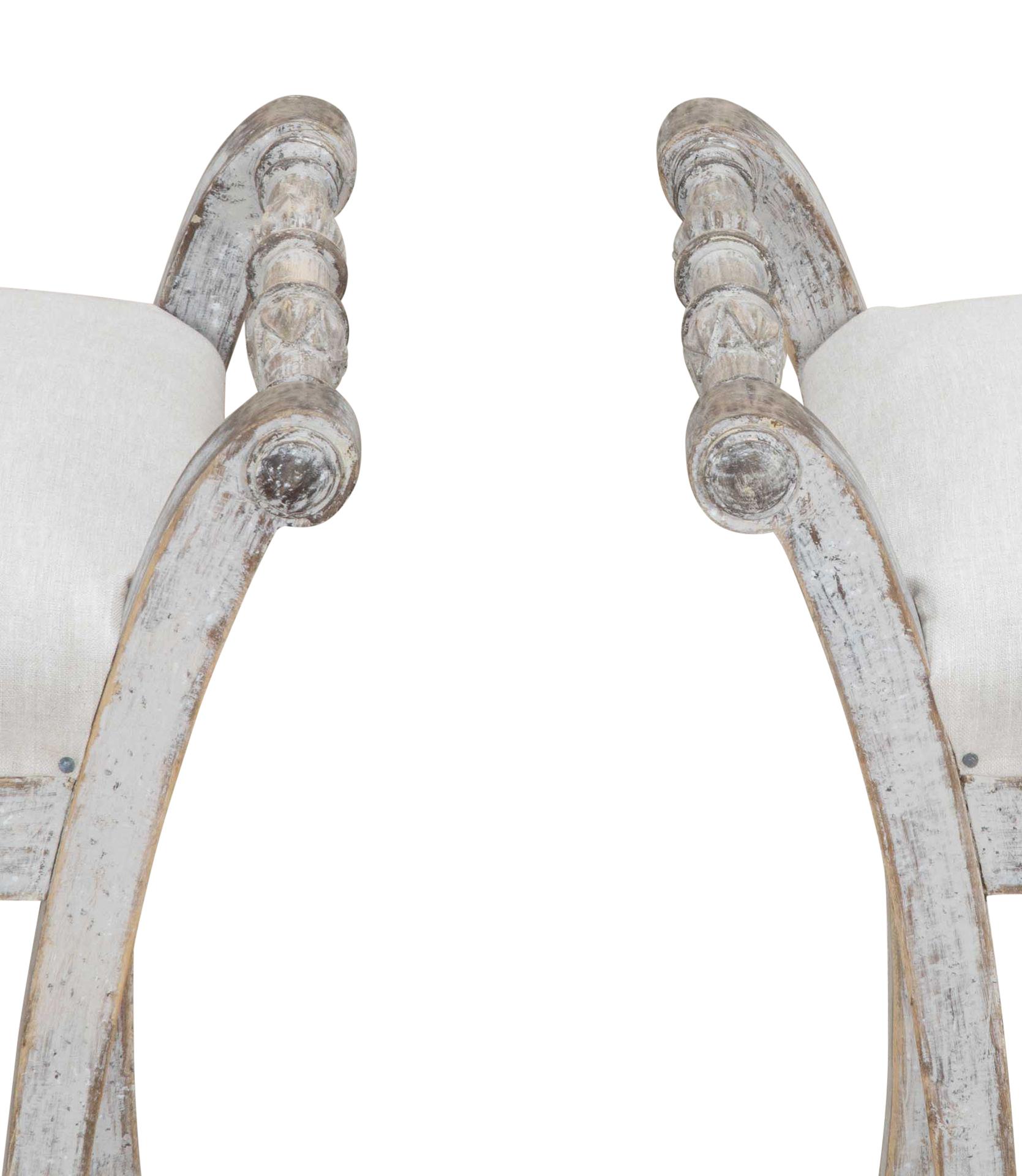 Gustavien Paire de poufs suédois de style gustavien de la fin du 19e siècle en vente