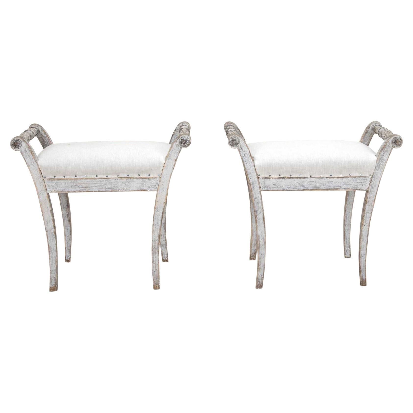 Coppia di pouf svedesi in stile gustaviano della fine del XIX secolo