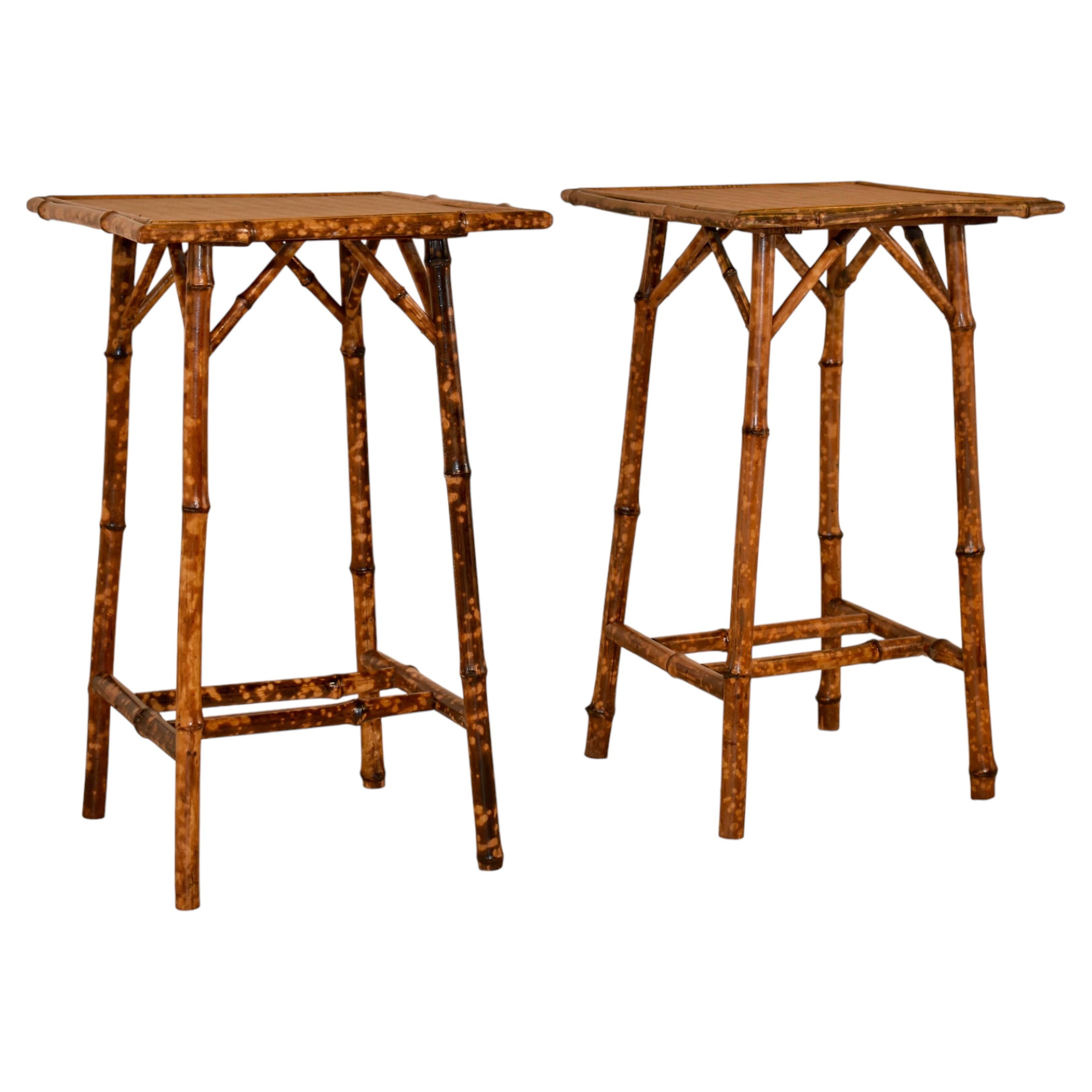 Paire de tables d'appoint en bambou « écaille de tortue » datant de la fin du XIXe siècle, provenant de France