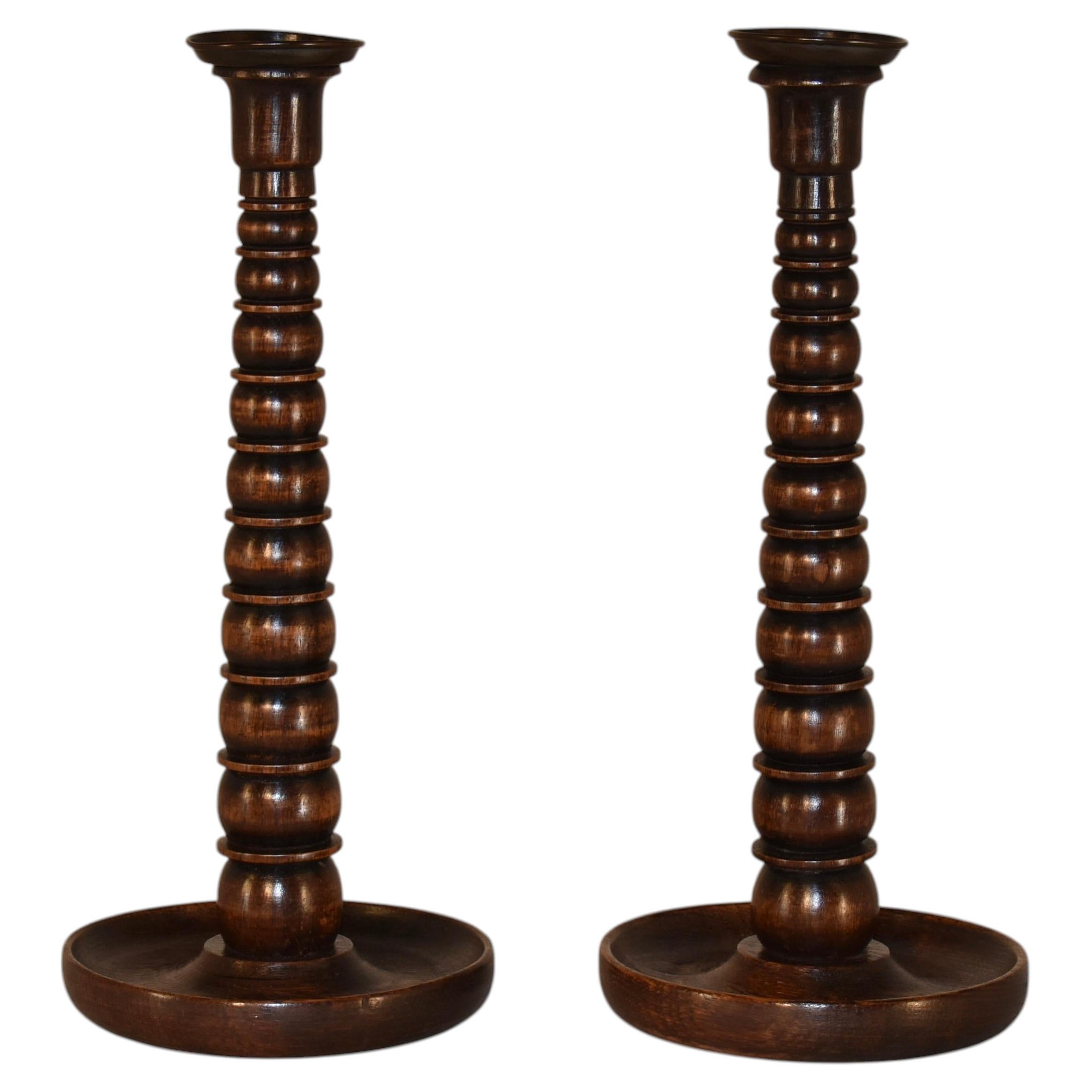 Coppia di candelieri in Oak torniti della fine del XIX secolo