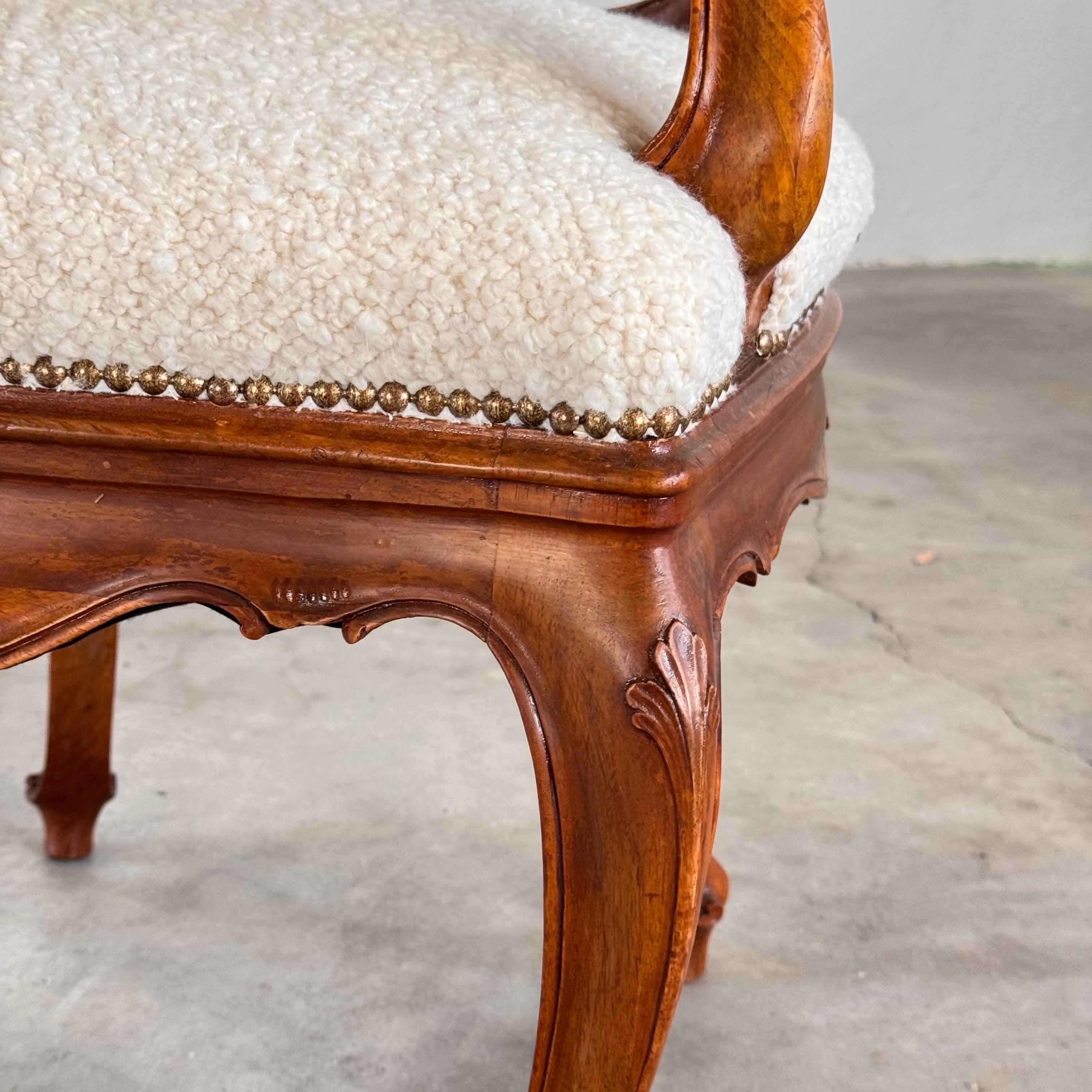 Pareja de Sillones Venecianos de Finales del Siglo XIX, Restaurados con Bouclé Dedar Milano en venta 10