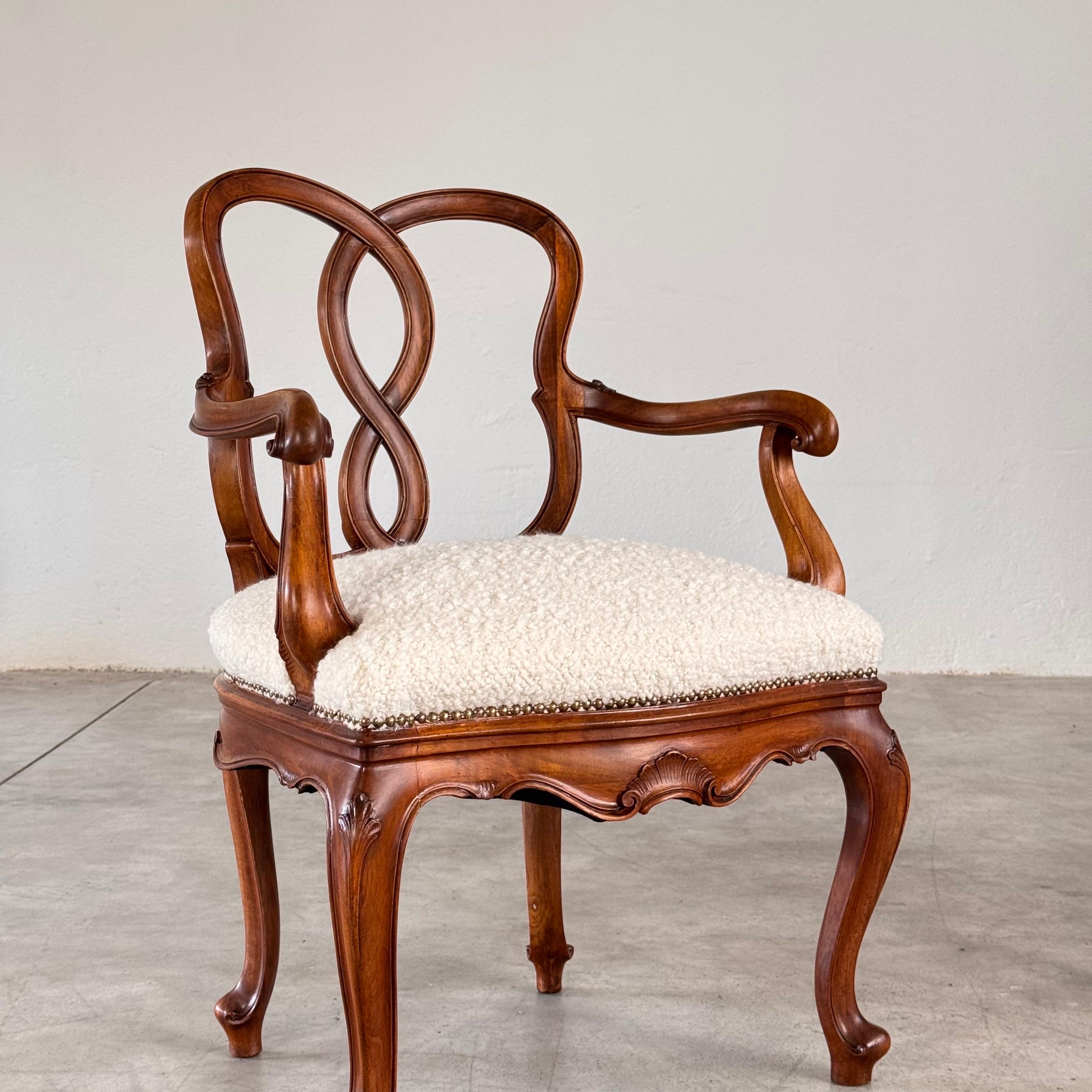 Pareja de Sillones Venecianos de Finales del Siglo XIX, Restaurados con Bouclé Dedar Milano en Bueno estado para la venta en Bagnolo Mella, Brescia