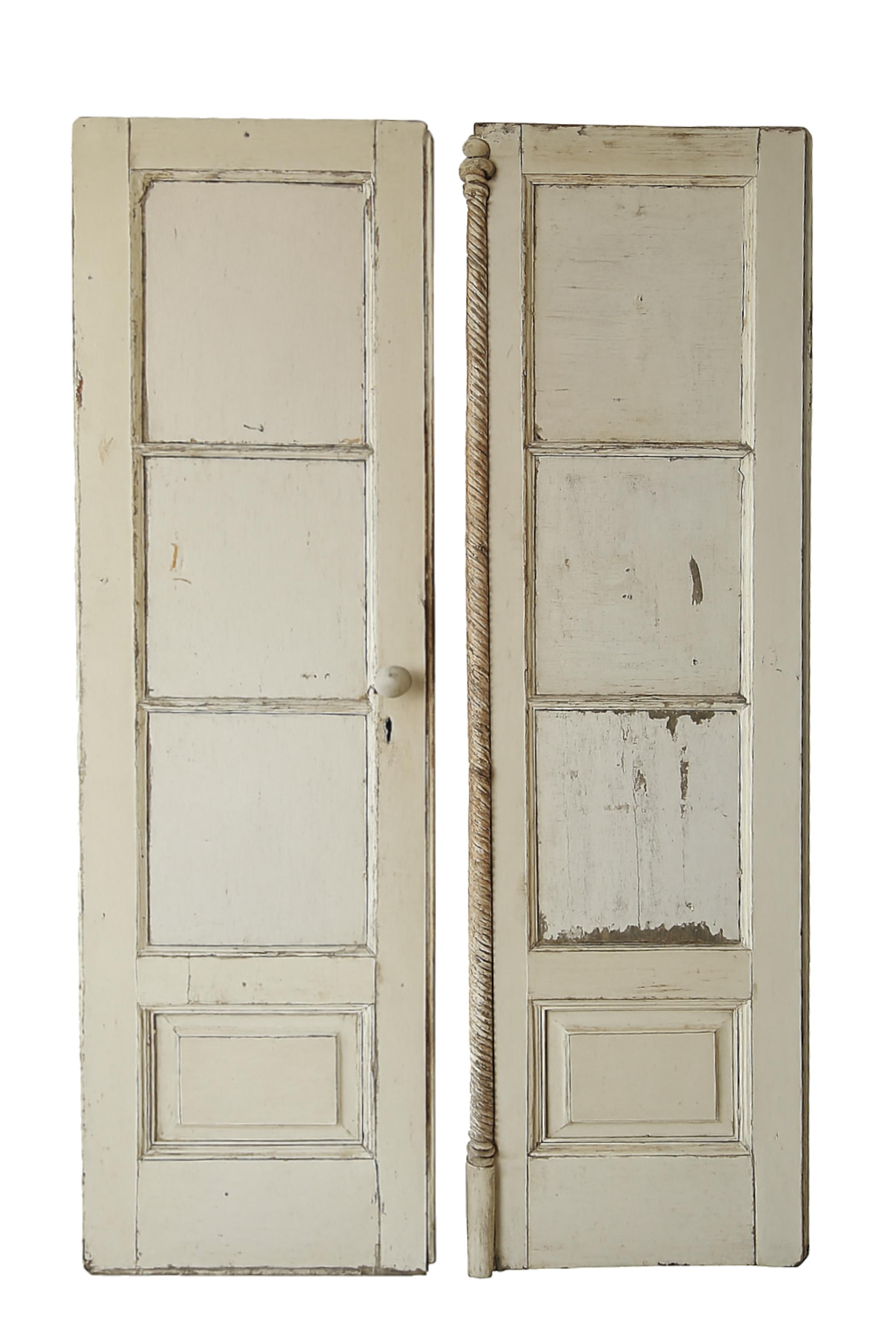Spanish Pair of Late 19th Century Wooden Doors For Sale