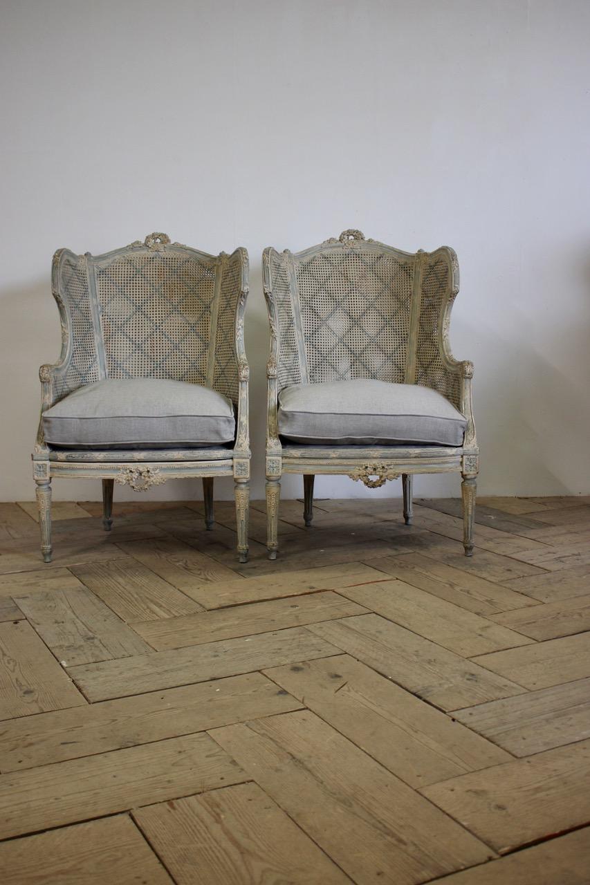 Pair of Late 19th-Early 20th Century French Painted Caned Bergeres In Good Condition For Sale In Gloucestershire, GB