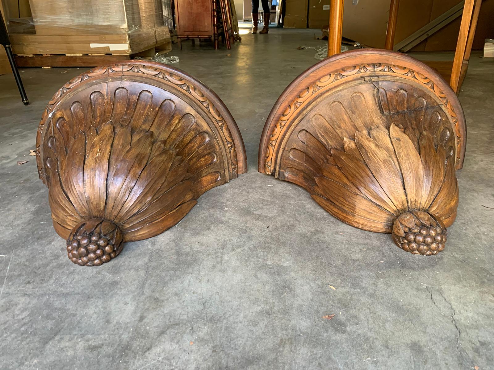 Pair of Late 19th-Early 20th Century Continental Hand Carved Demilune Brackets 7