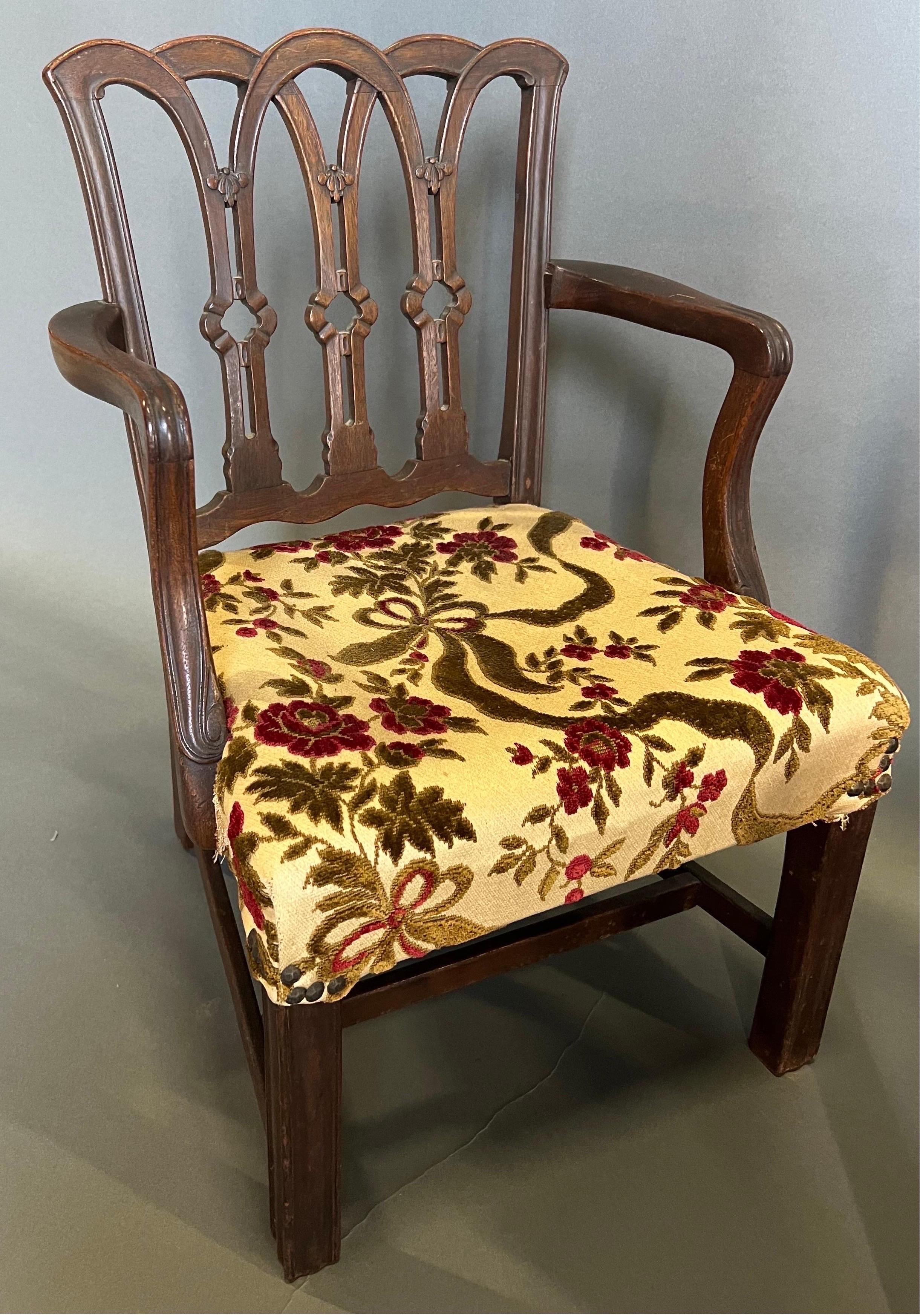 Pair of Late 19th-Early 20th Century Georgian Mahogany Childrens Armchairs  In Good Condition For Sale In Charleston, SC