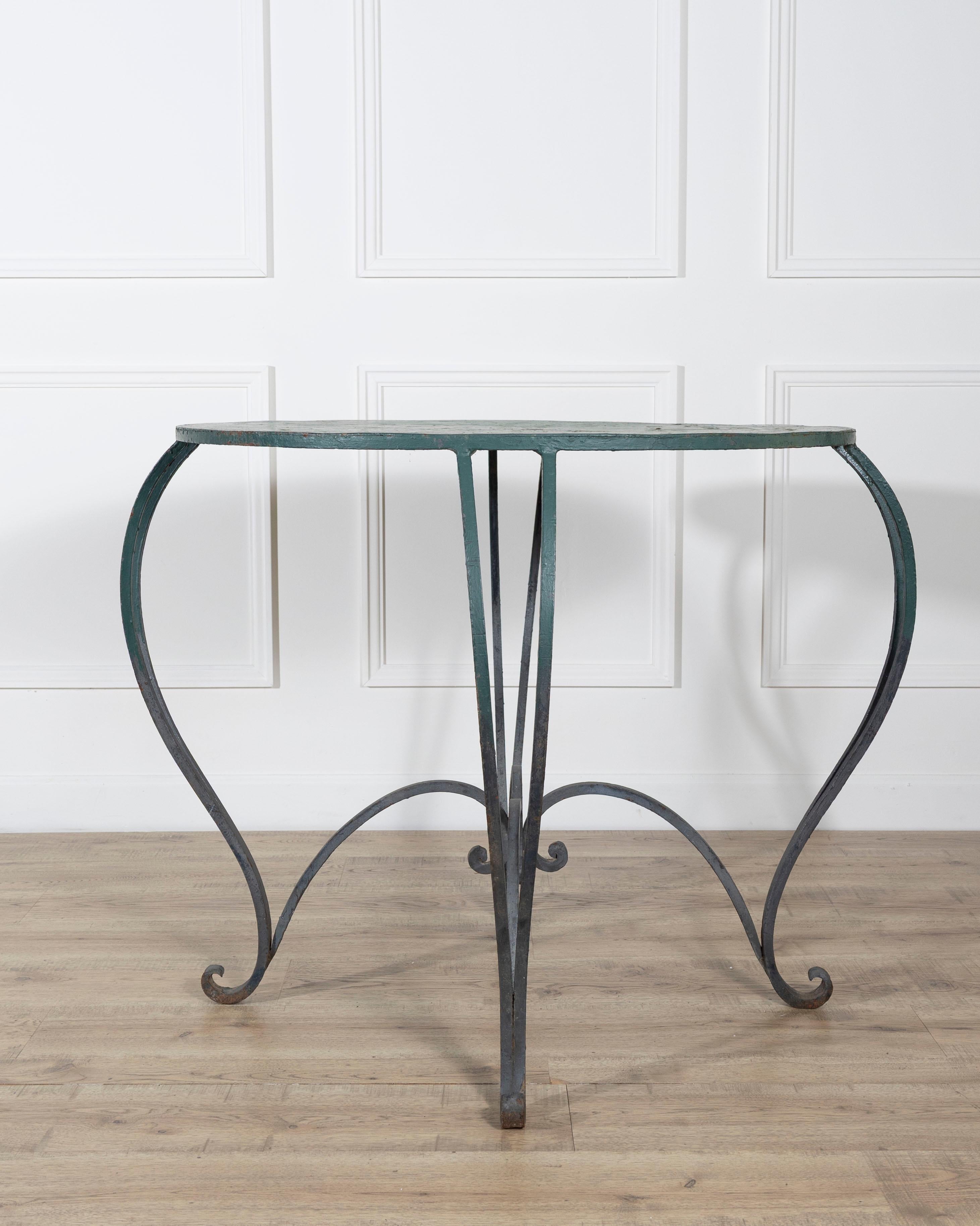 Paire de tables rondes en fer laqué de la fin du XIXe siècle et du début du XXe siècle en vente 5