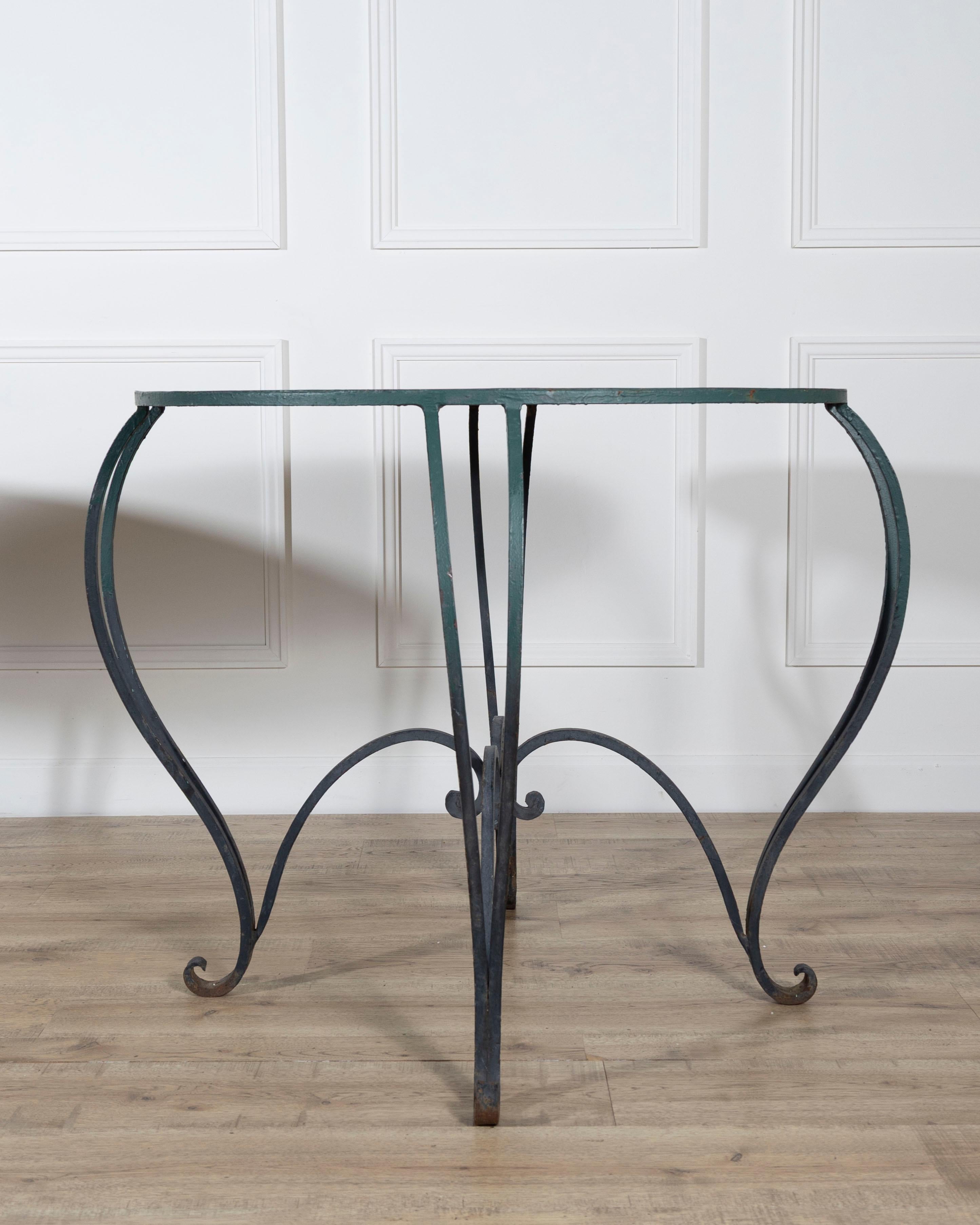 Paire de tables rondes en fer laqué de la fin du XIXe siècle et du début du XXe siècle en vente 2