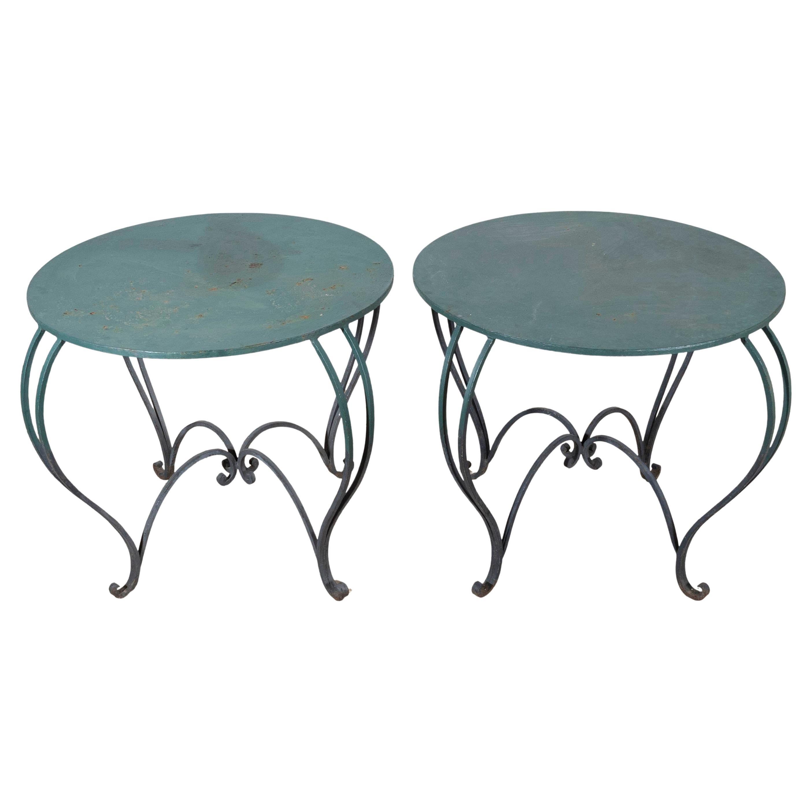 Paire de tables rondes en fer laqué de la fin du XIXe siècle et du début du XXe siècle