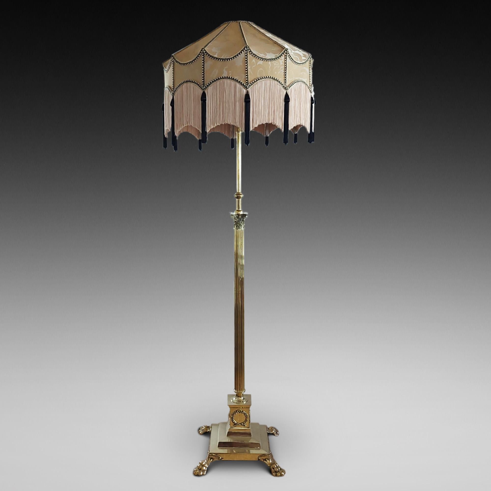 Paar ausziehbare Lampenständer aus Messing aus dem späten 19. (Neoklassisches Revival) im Angebot