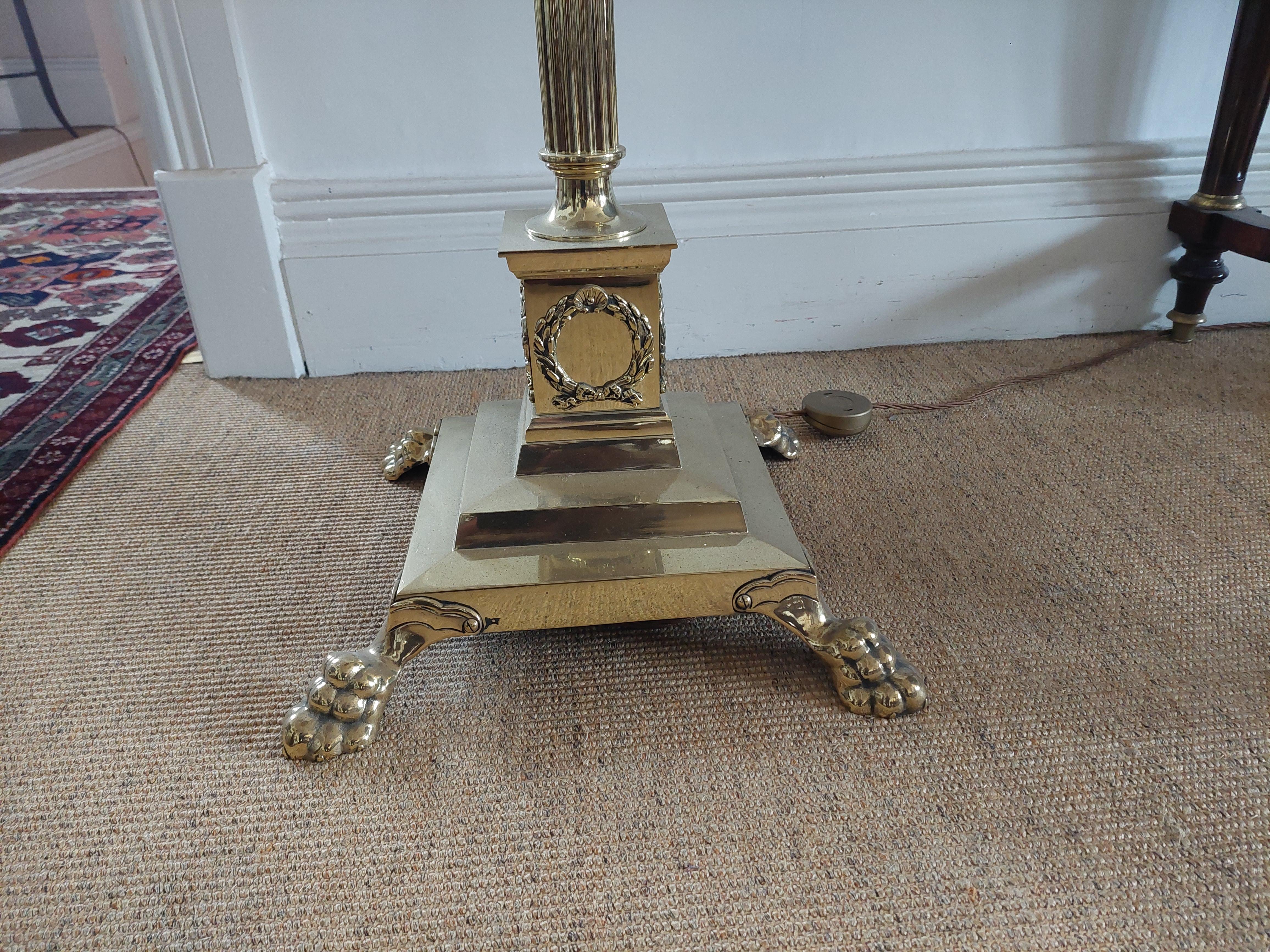 Pair of Late 19thC Brass Extendable Lamp Standards In Good Condition For Sale In Altrincham, GB
