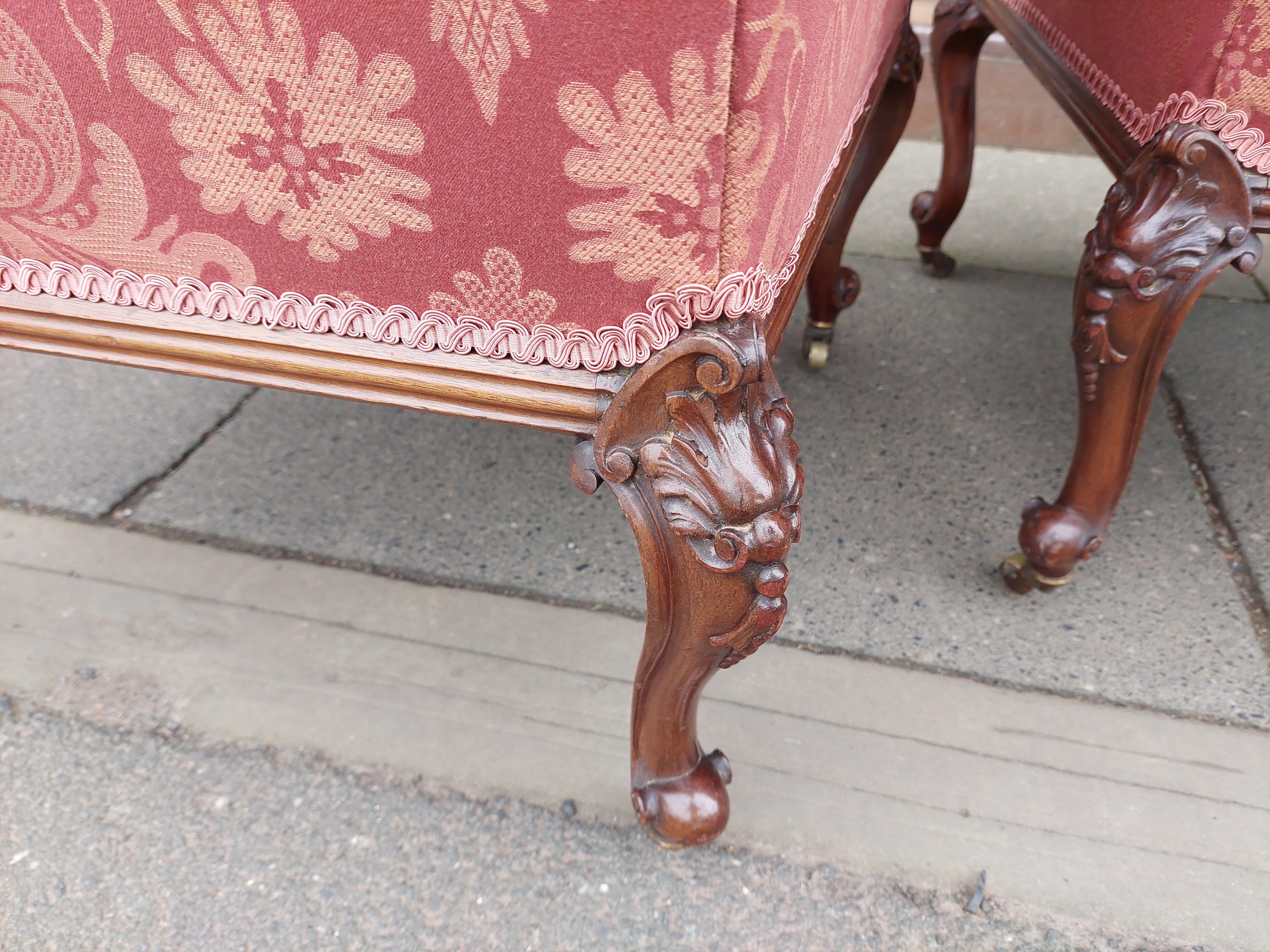 Paire de chaises de salon en acajou sculpté de la fin du XIXe siècle 5