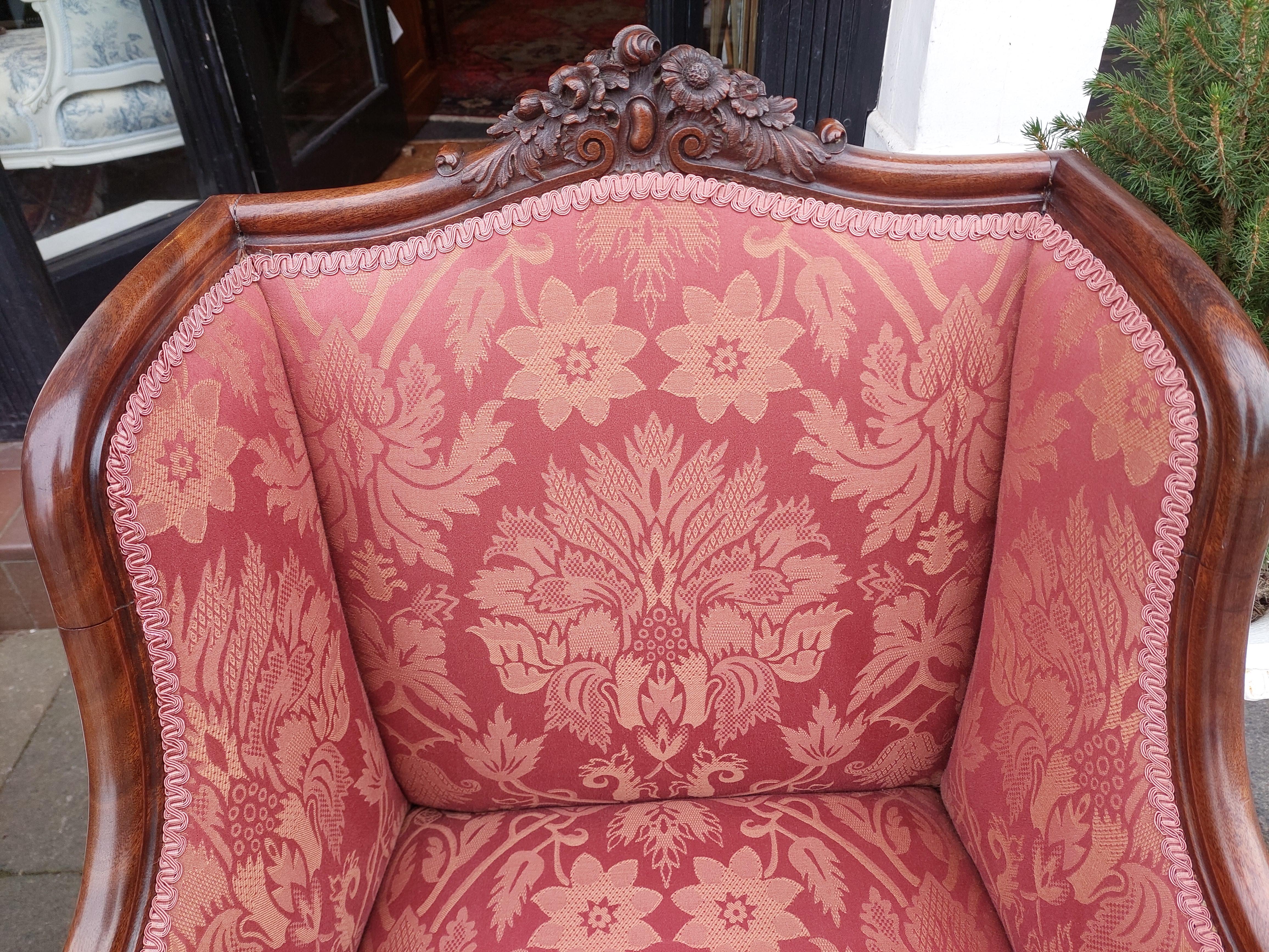 Paire de chaises de salon en acajou sculpté de la fin du XIXe siècle 1