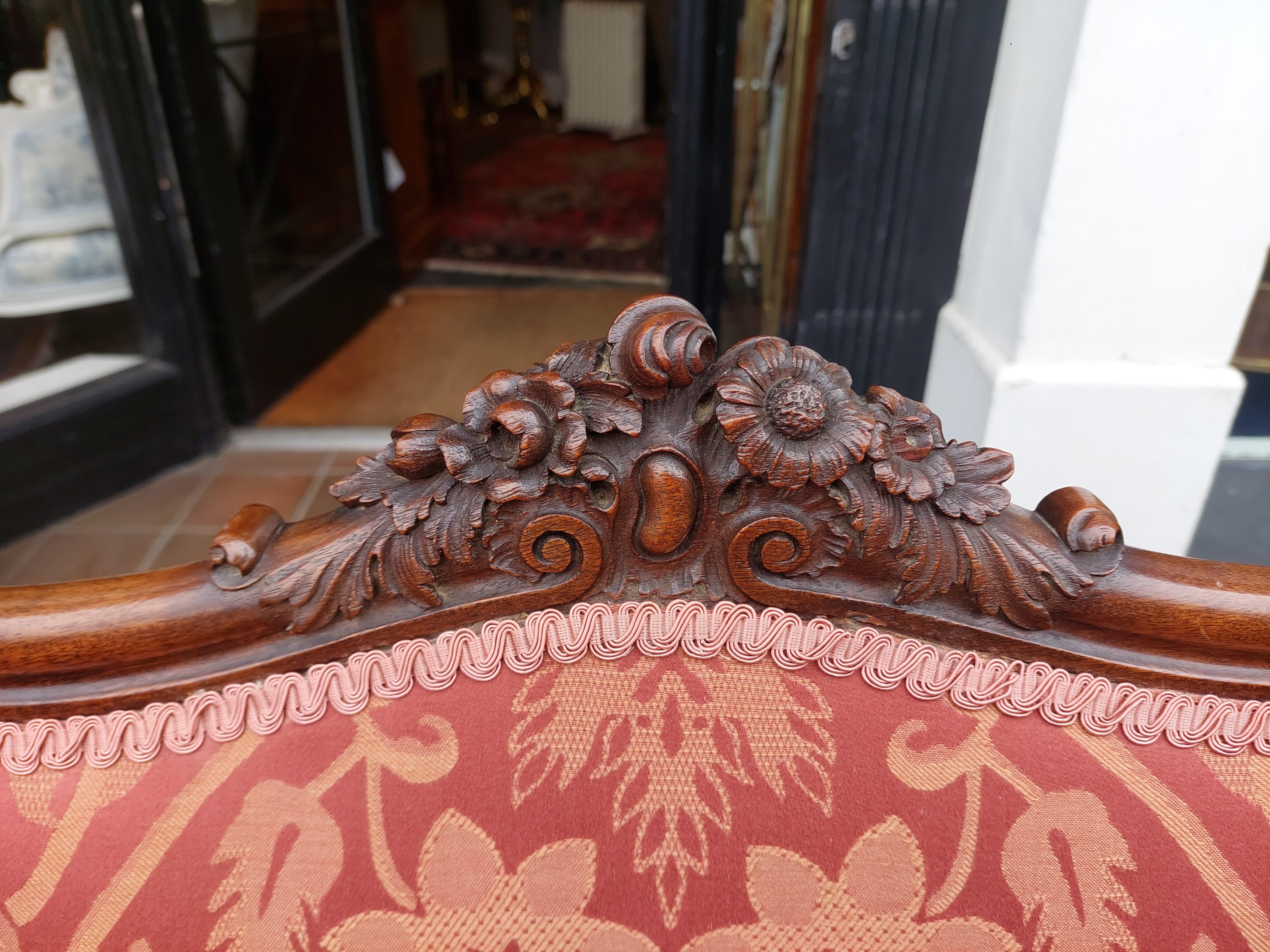 Paire de chaises de salon en acajou sculpté de la fin du XIXe siècle 3